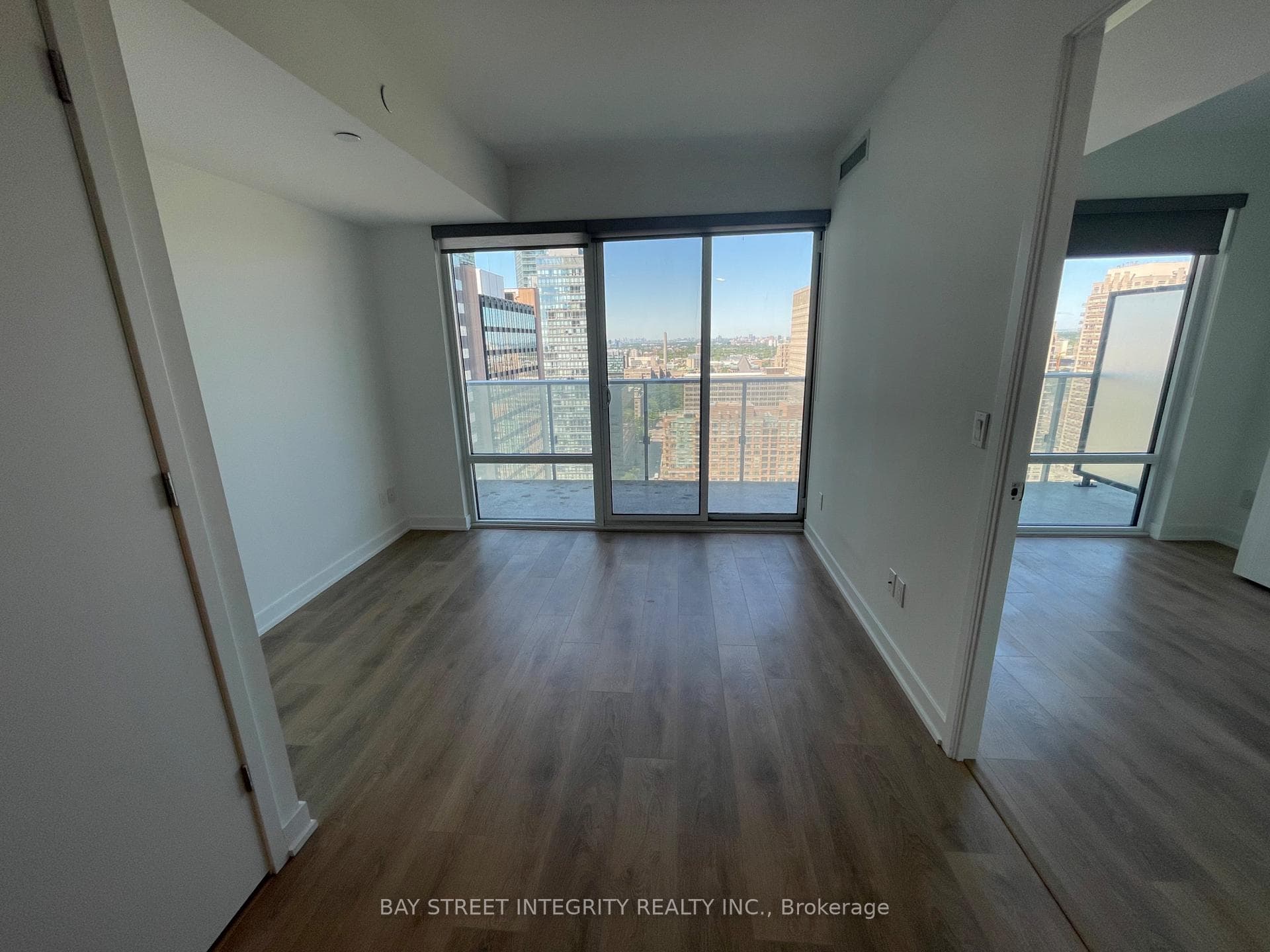 501 Yonge Street Unit 2401 photo 16