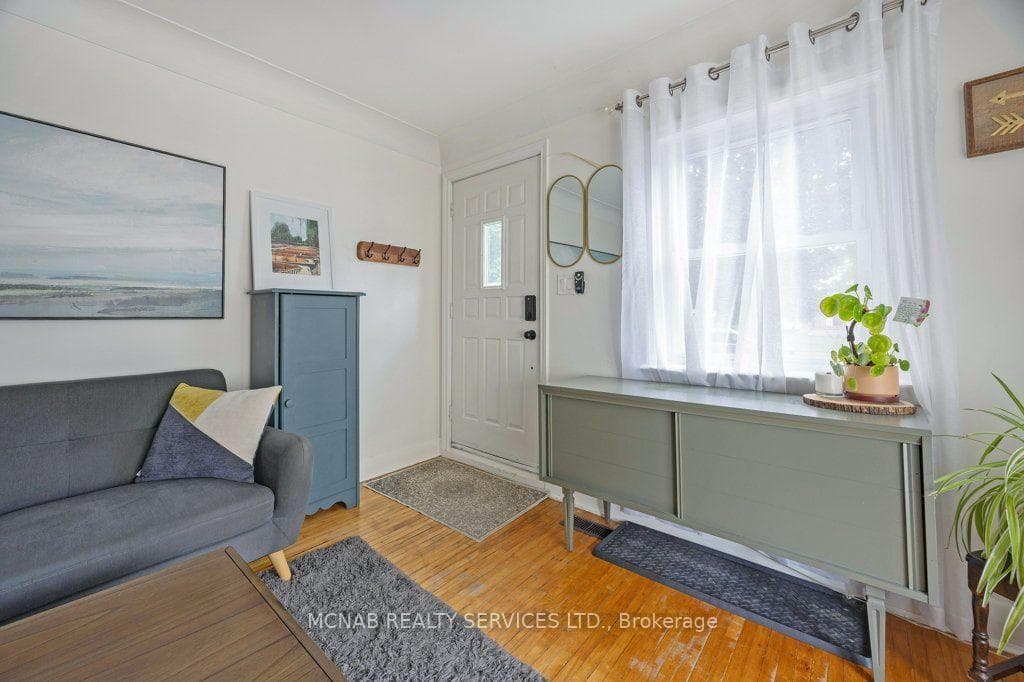 52 Broadway Avenue photo 2