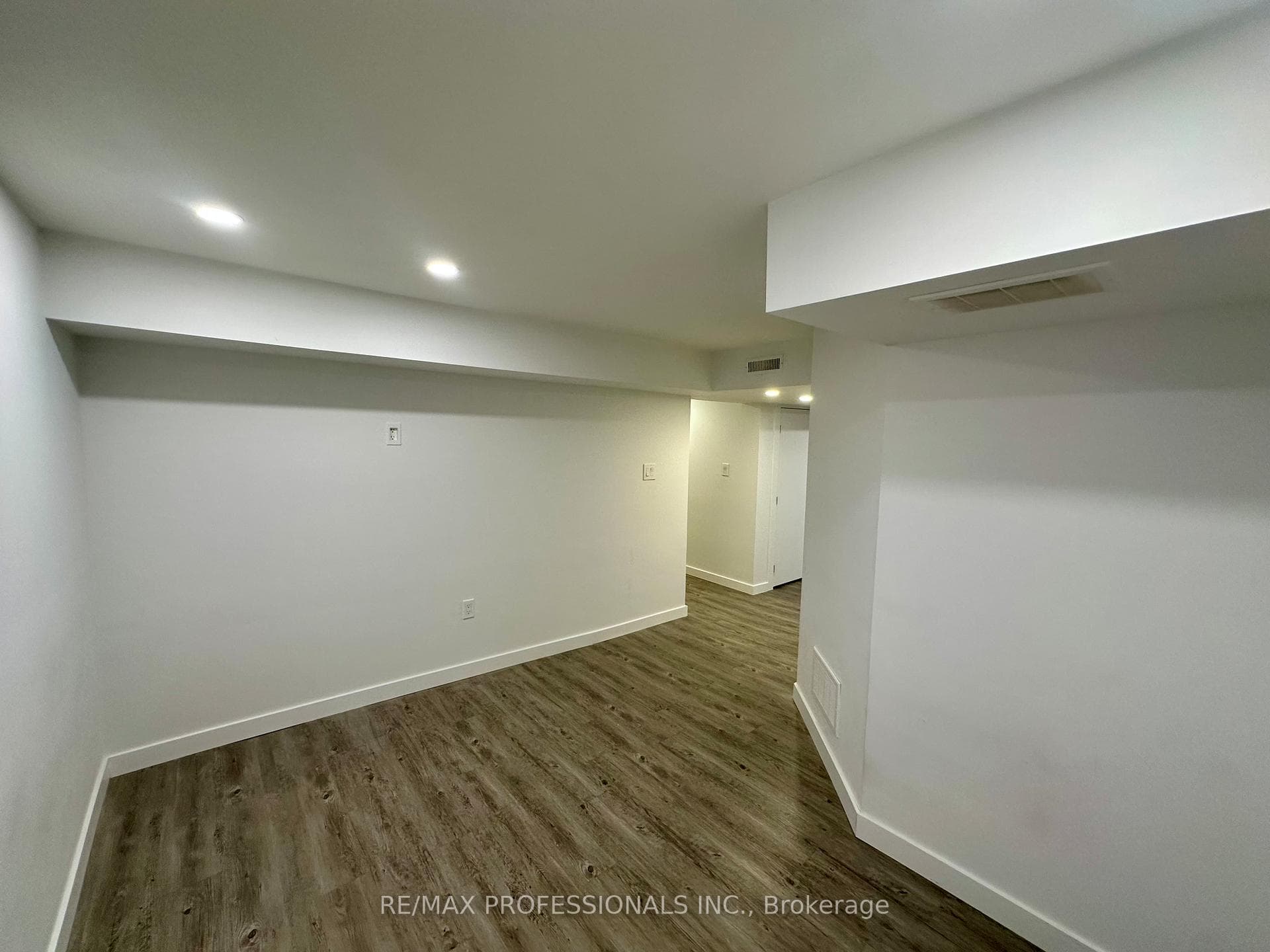 66 Whitburn Crescent Unit Lower photo 13