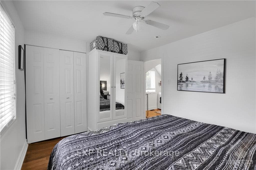 1076 RICHARD Street photo 19