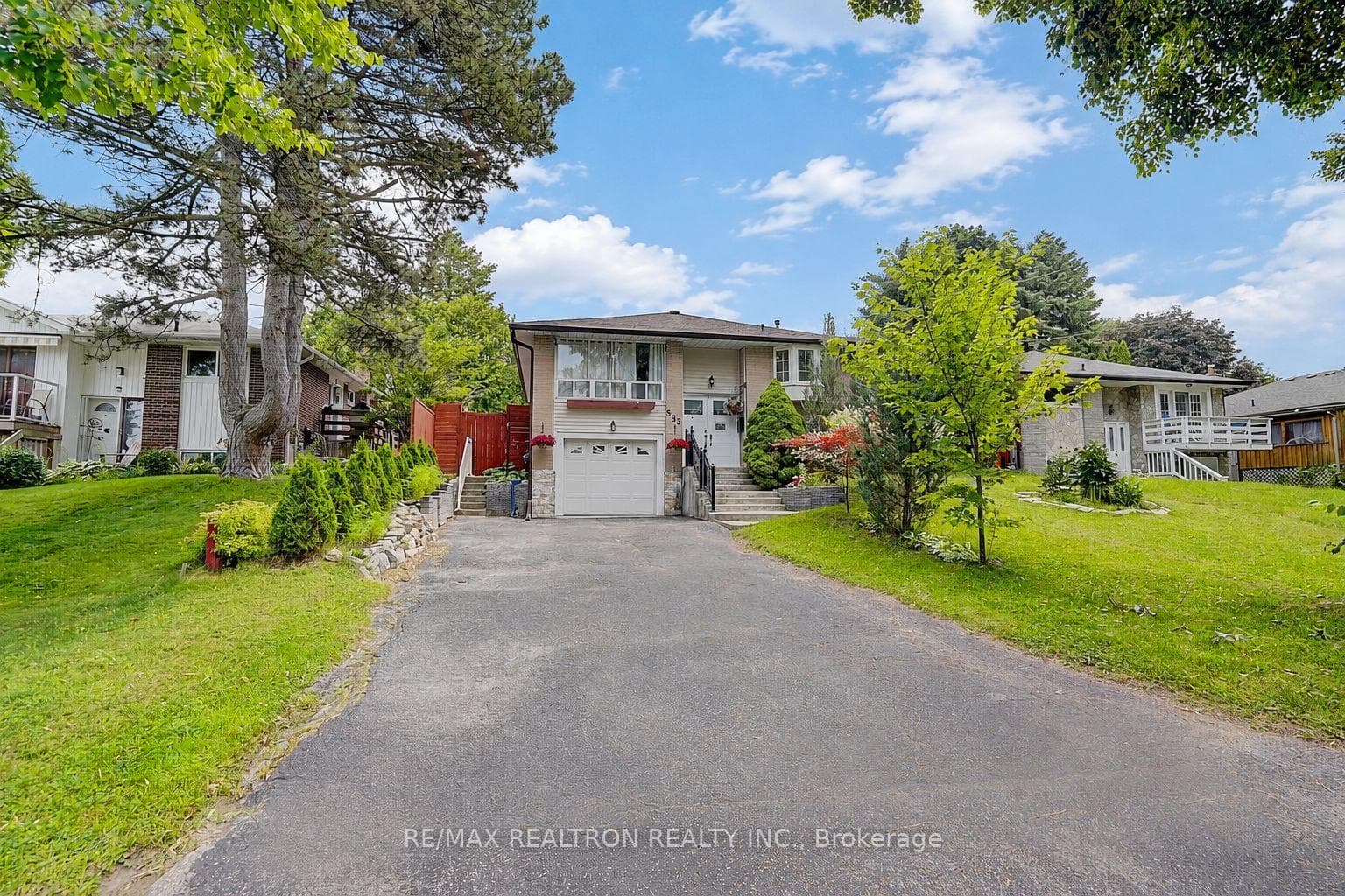 583 Pinewood Street photo 2