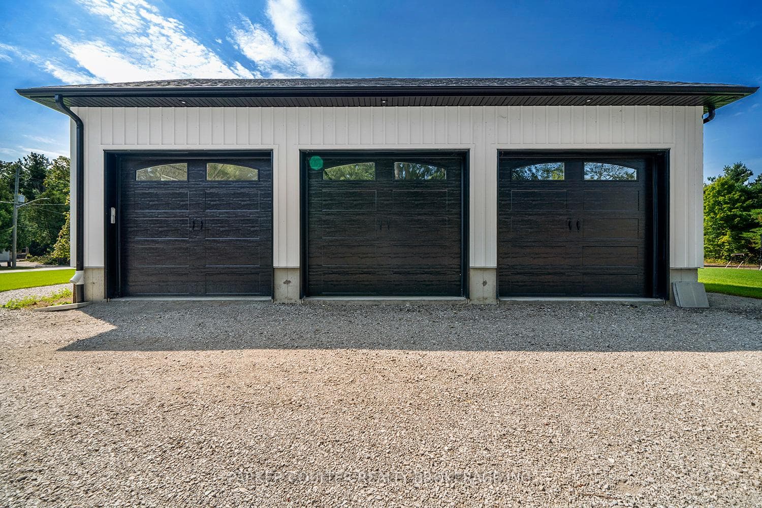 660 Mapleview Drive photo 3