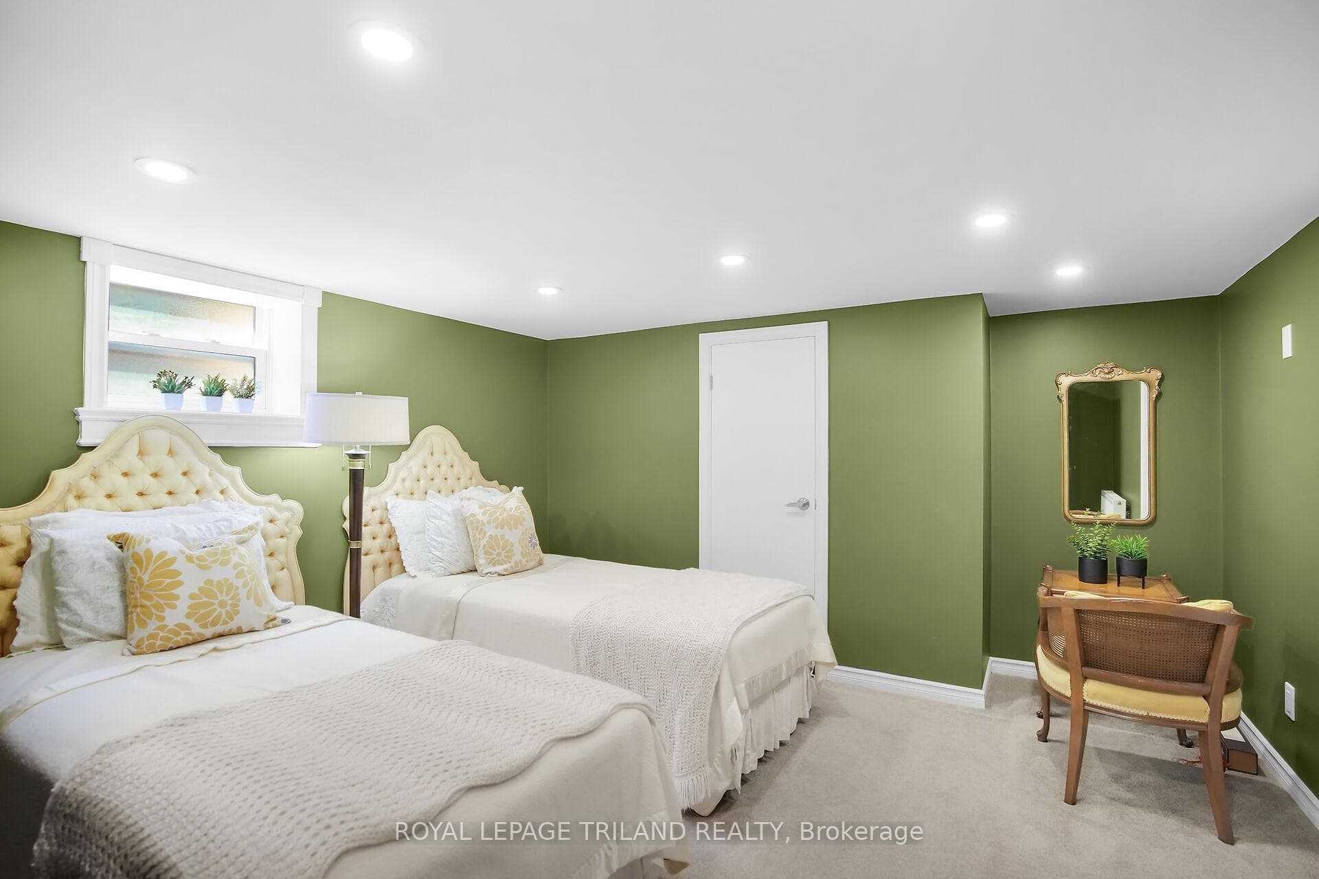 825 Riverside Drive photo 27