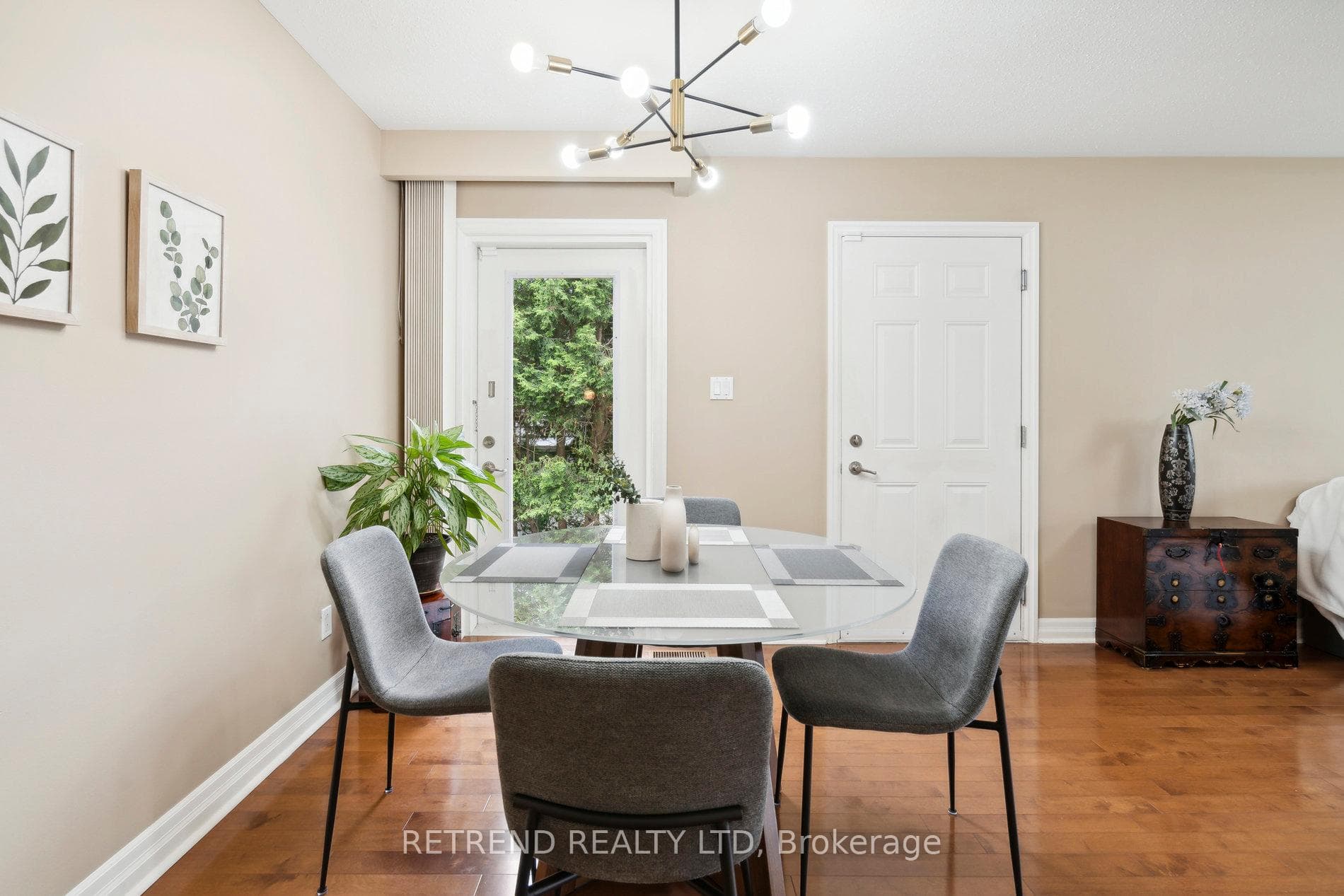 1426 Chalice Crescent photo 12