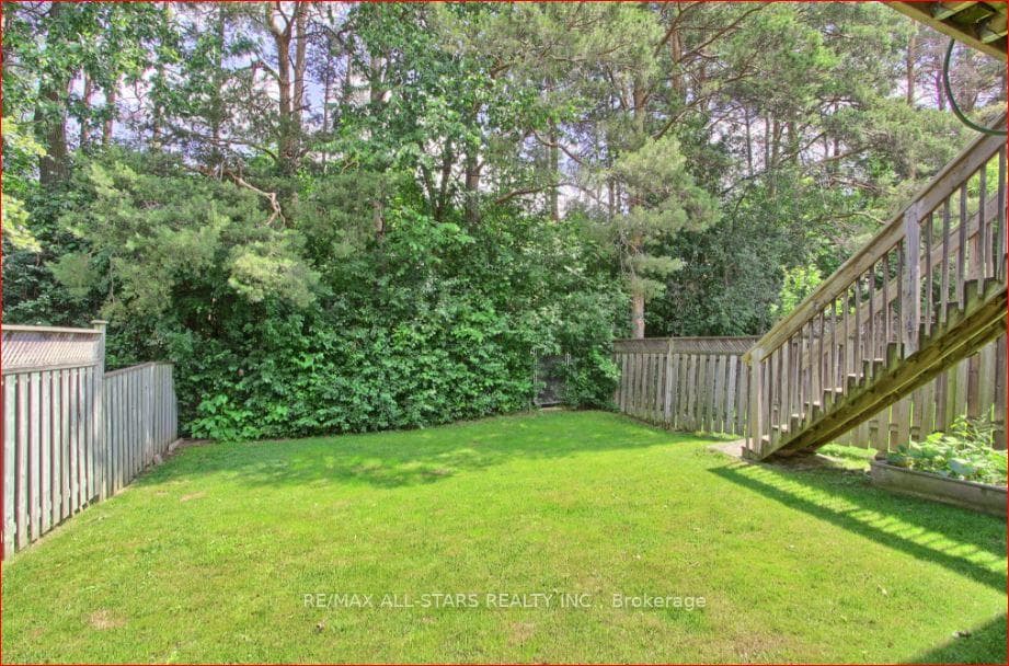 91 Kate Aitken Crescent photo 24