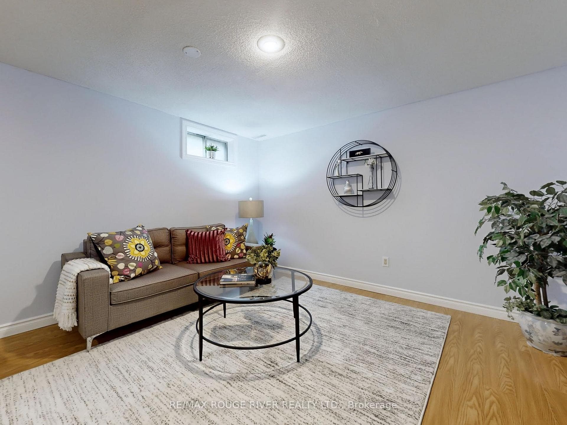 1763 Listowell Crescent photo 30