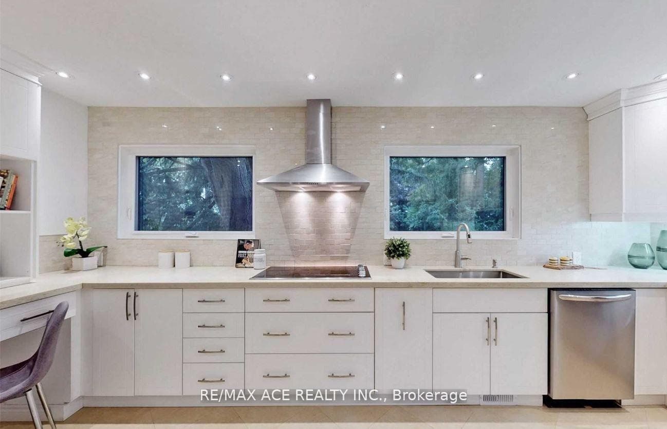168 Ridgewood Road photo 1