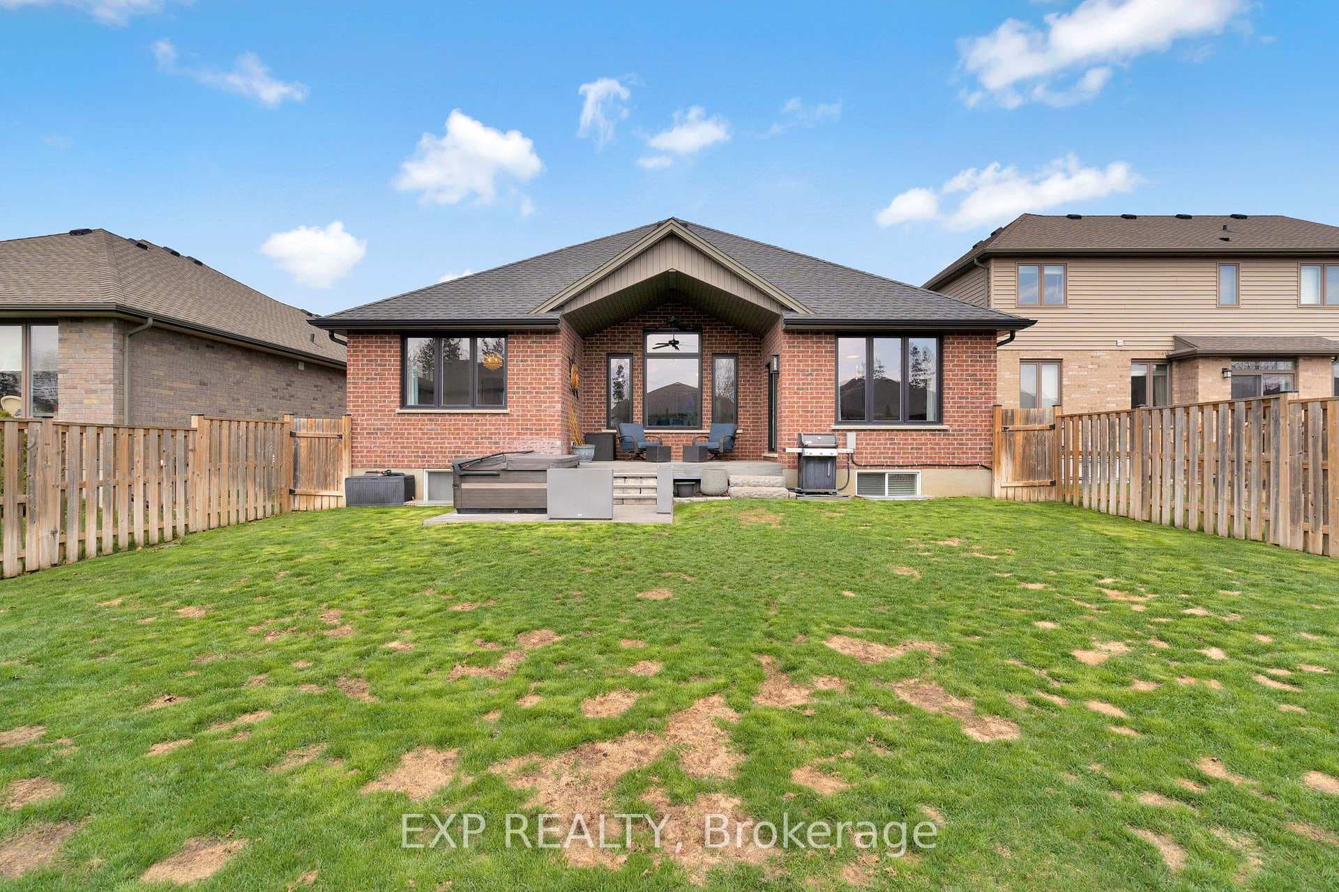 493 Bennett Crescent photo 37