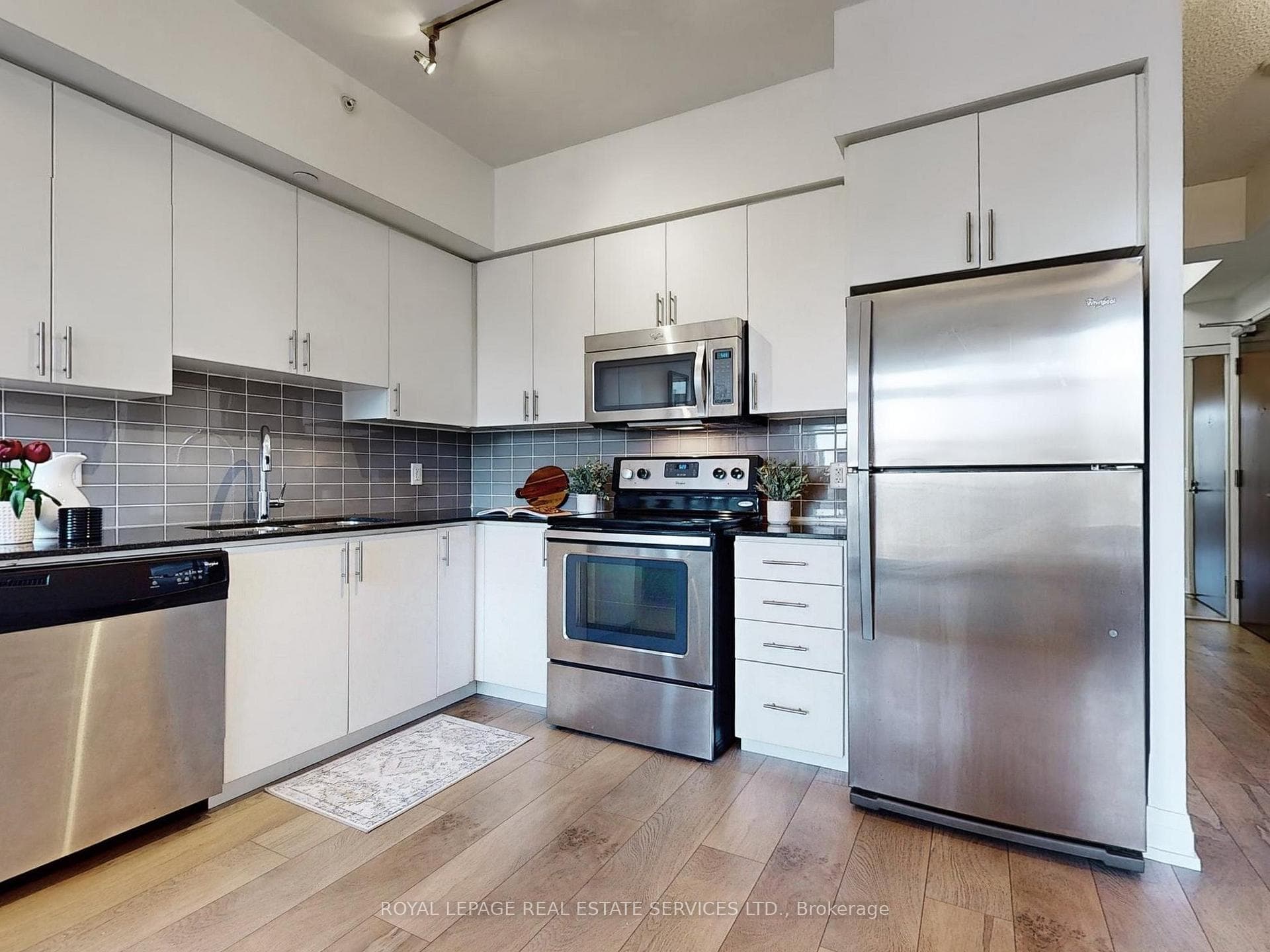 75 North Park Road Unit 212 photo 5