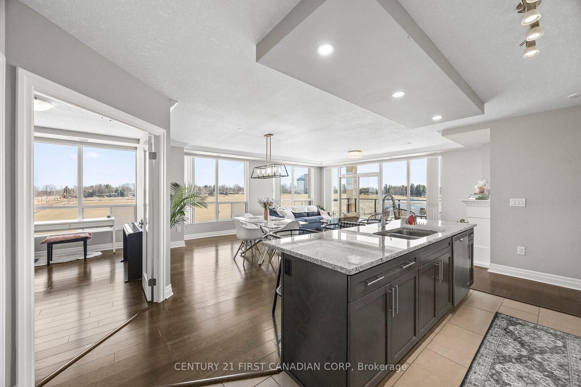 240 Villagewalk Boulevard Unit 605 photo 4