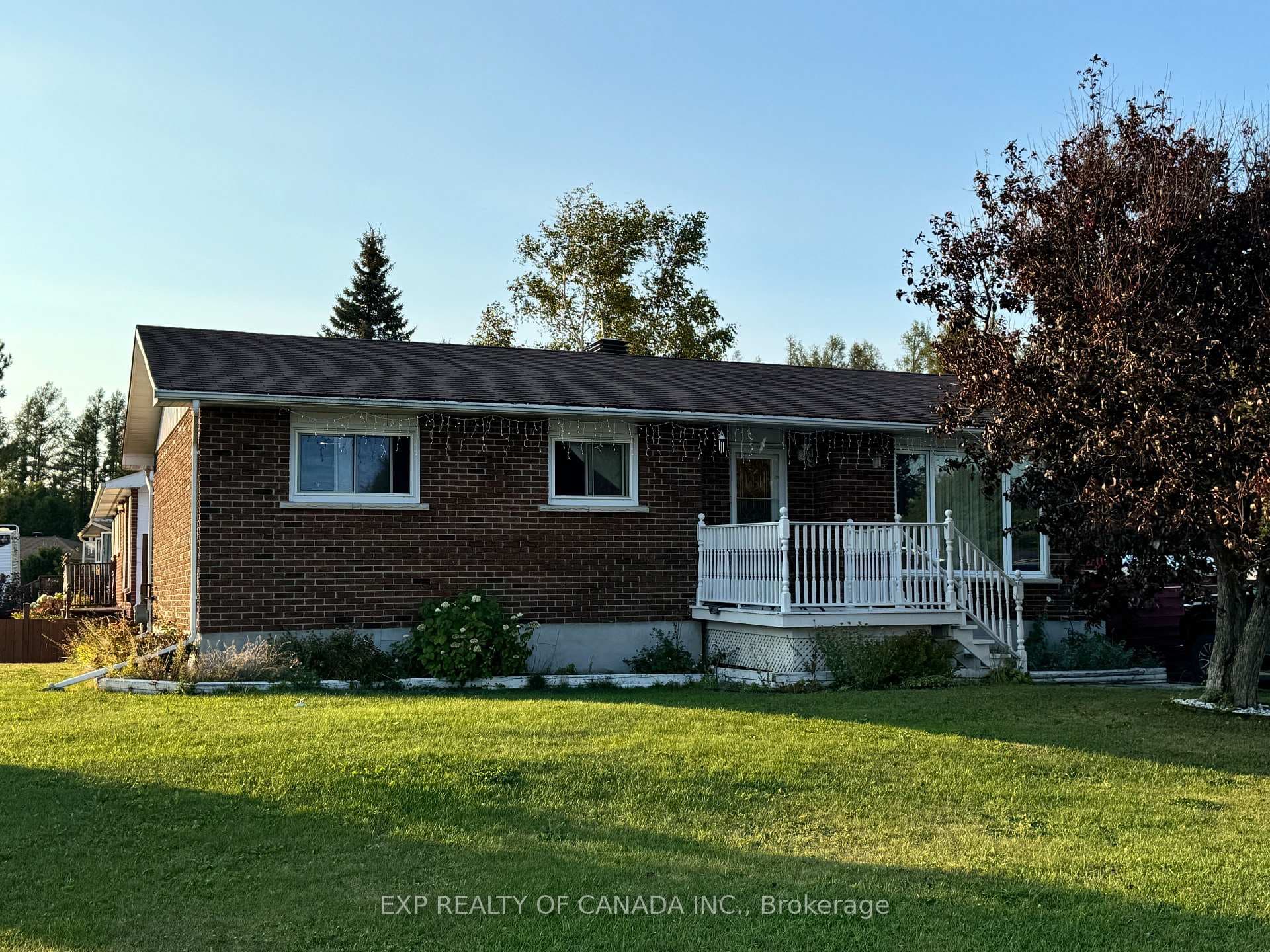 129 HUDSON Crescent photo 4