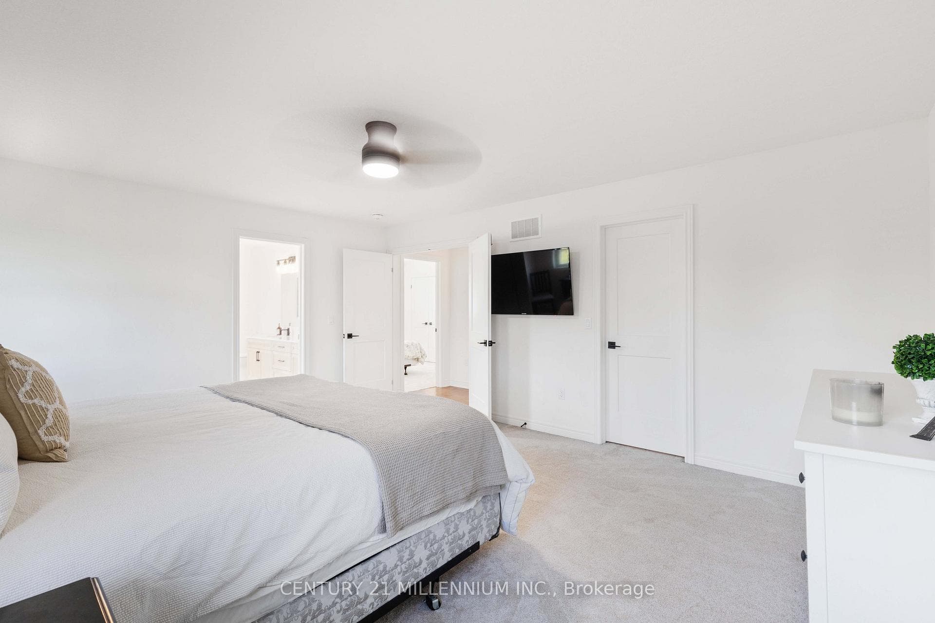 135 Plewes Drive photo 30
