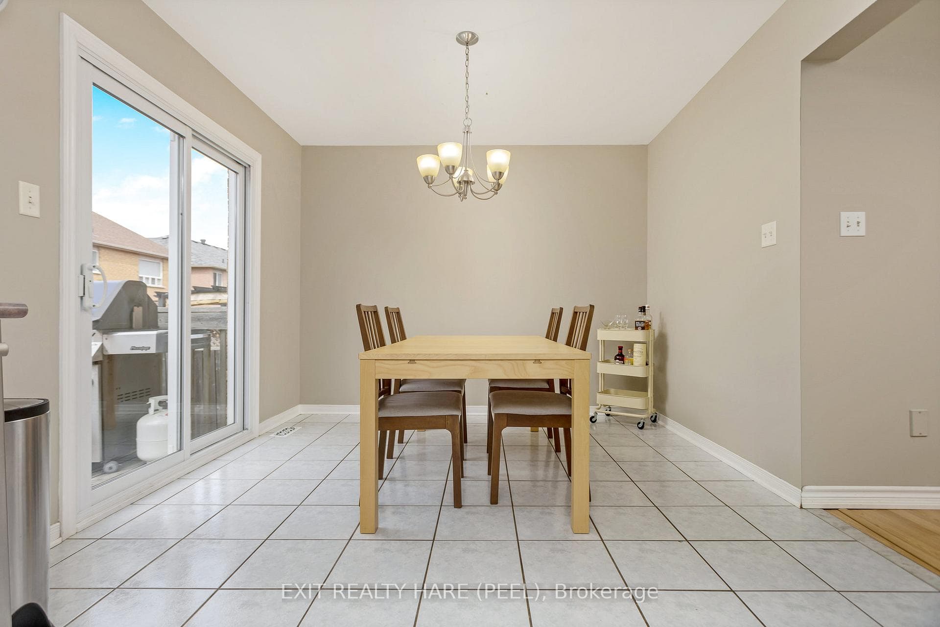504 Thelma Street photo 9