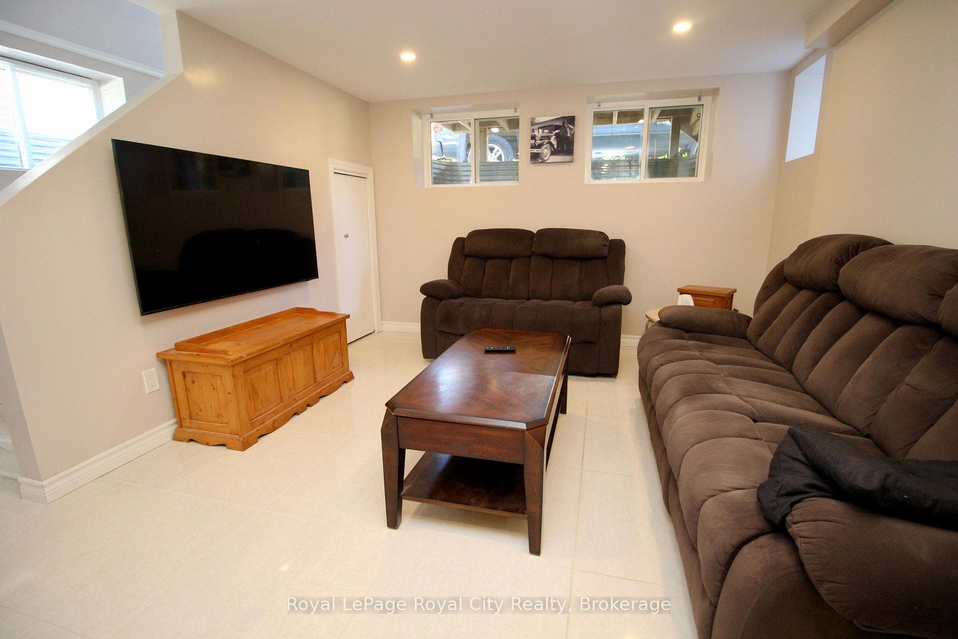 8 Rosewood Avenue photo 36