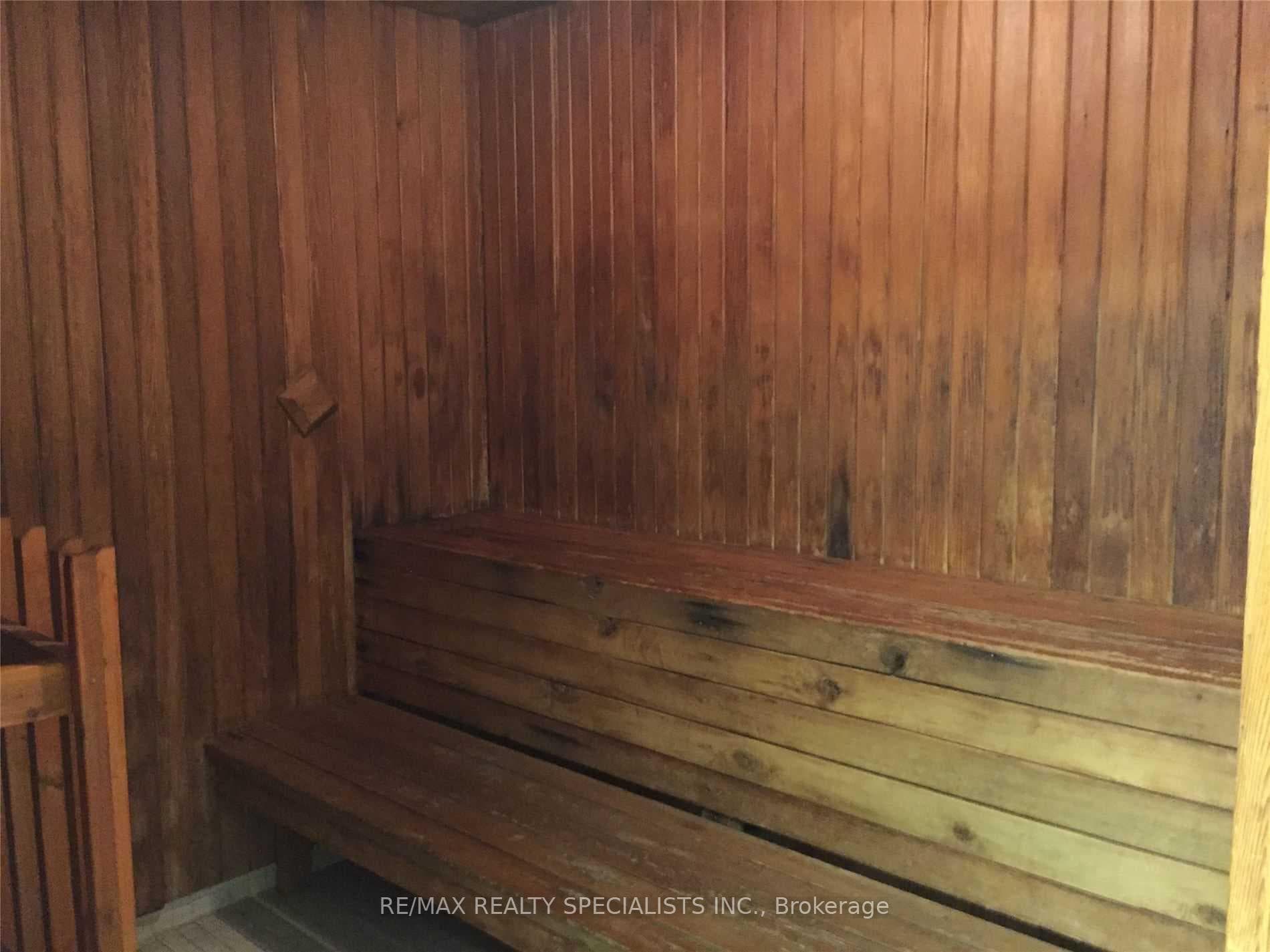 350 Rathburn Road Unit 906 photo 6