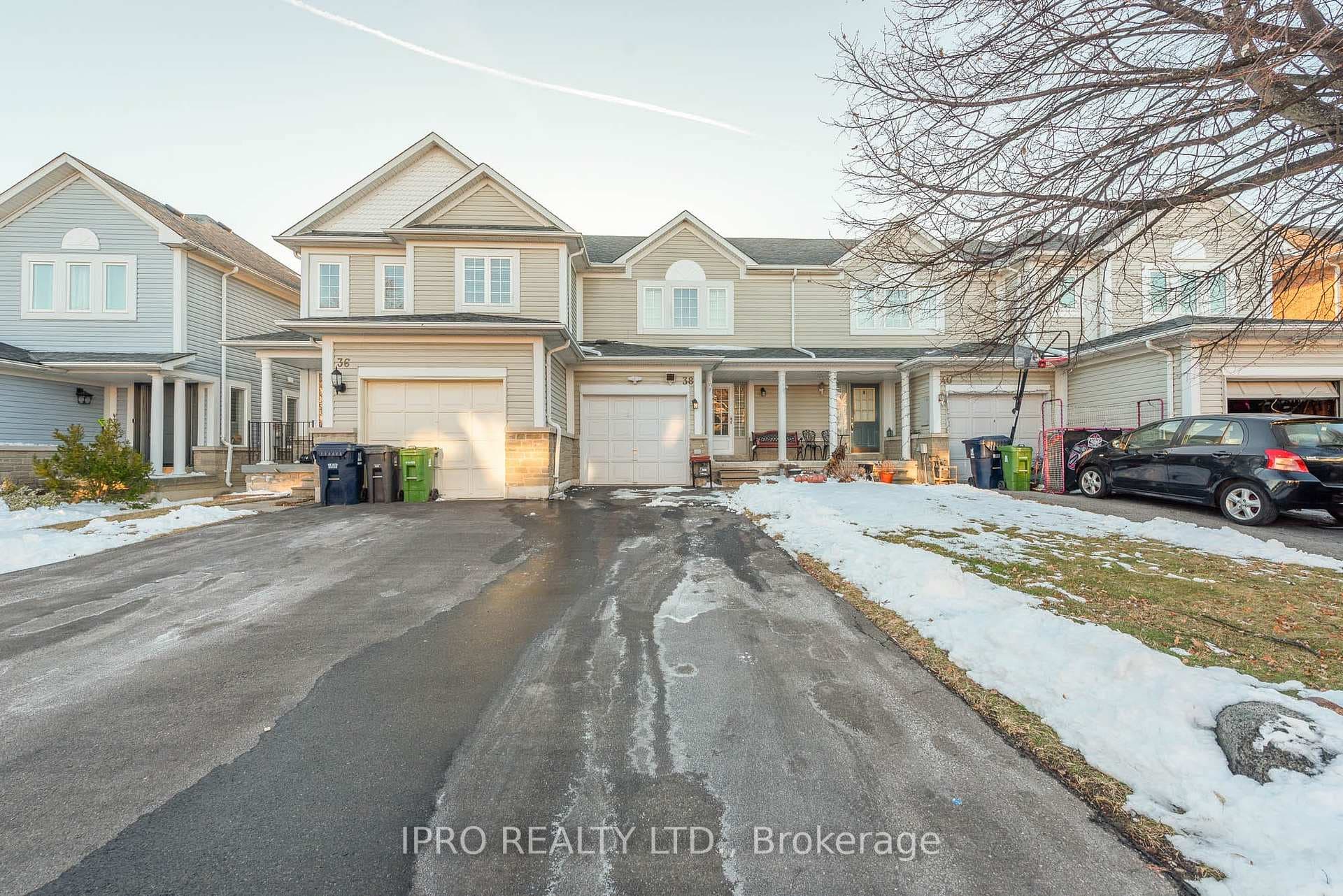 38 Eastport Drive photo 2