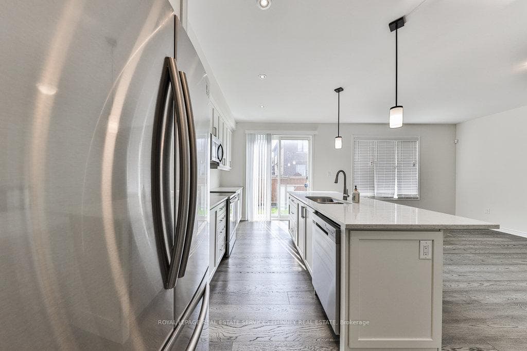 1396 Sycamore Gardens photo 10