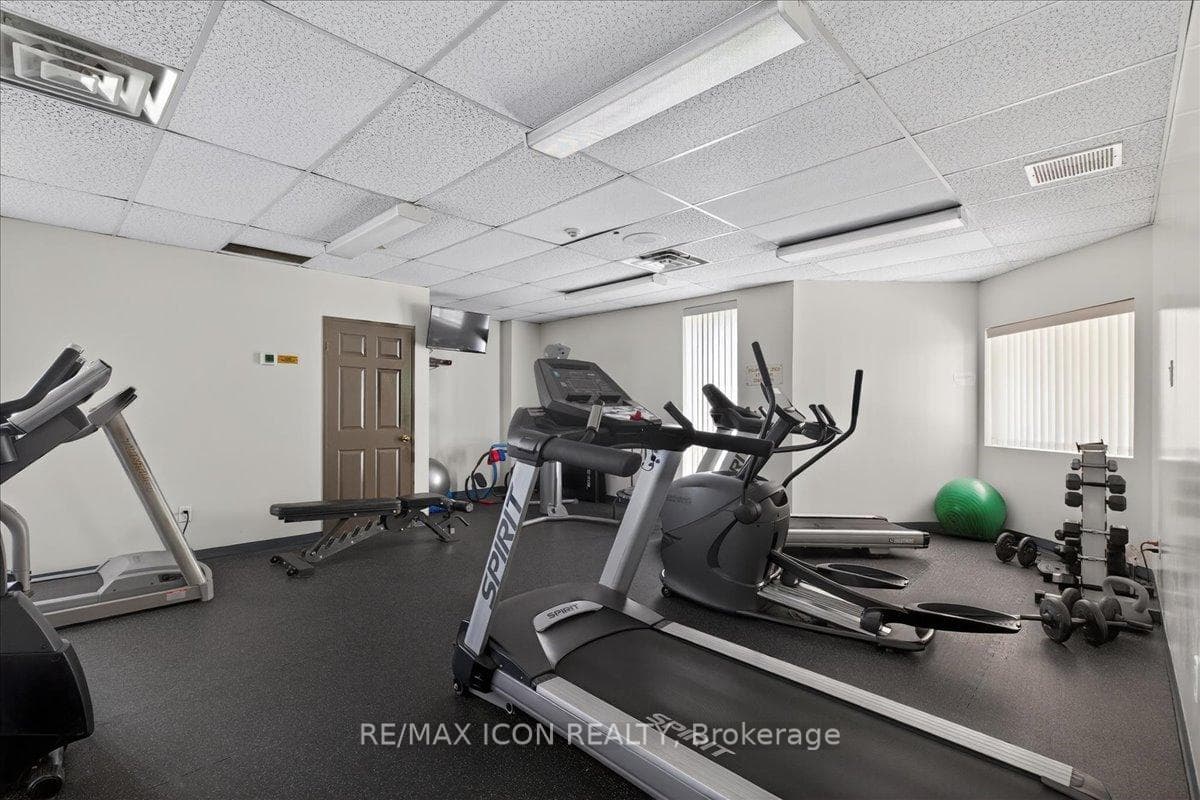 265 Westcourt Place Unit 309 photo 23