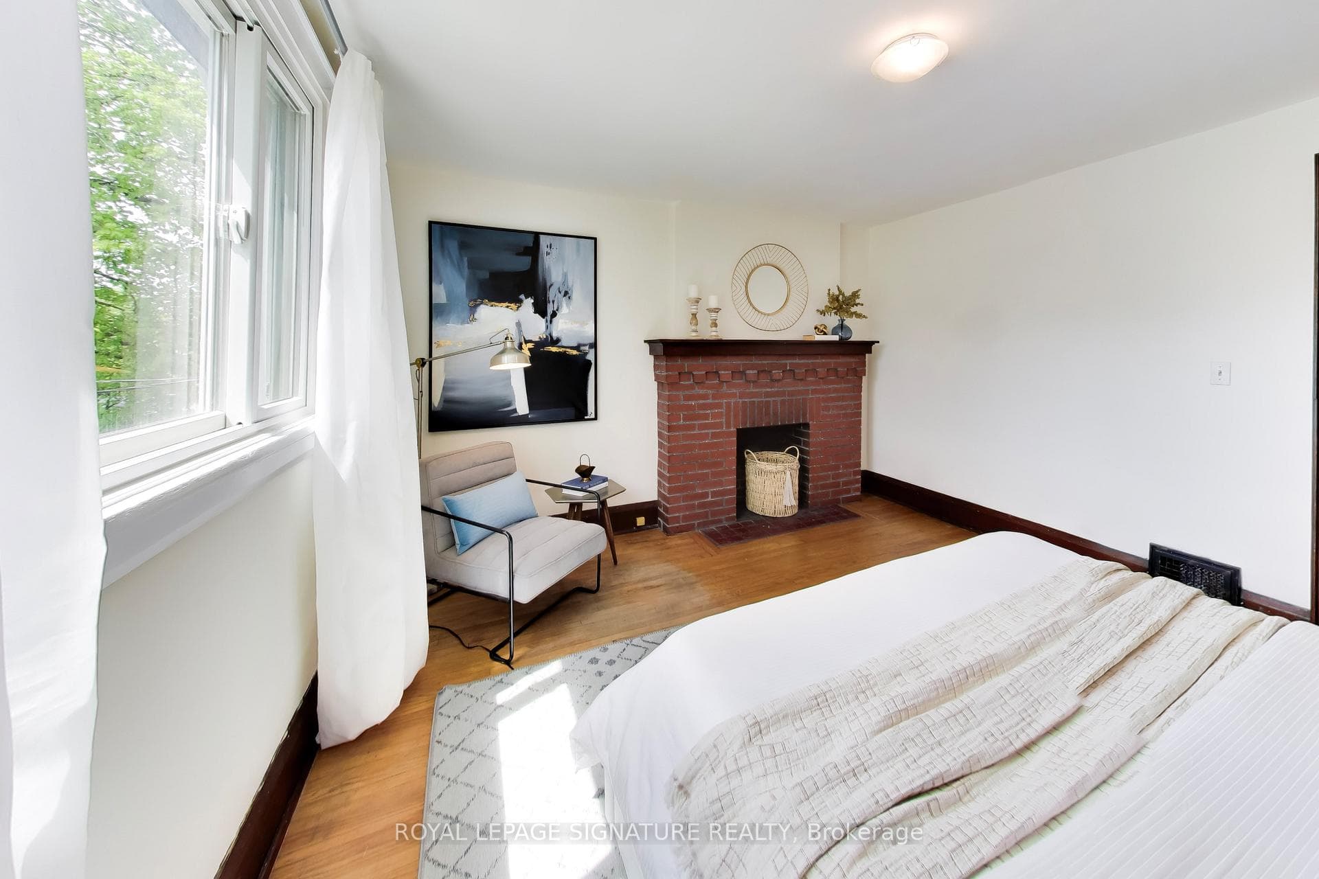 2102 Gerrard Street photo 10