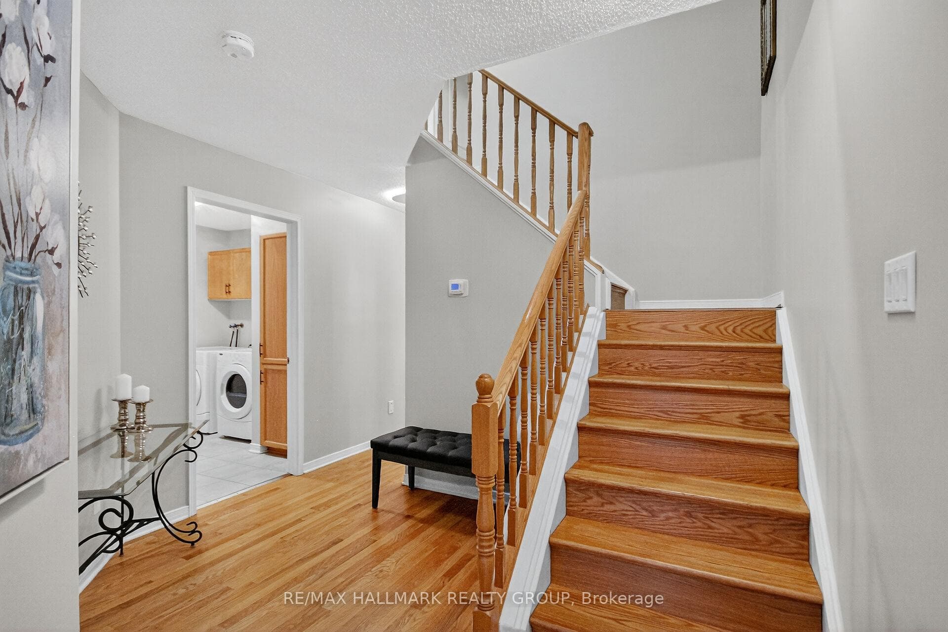 110 Hunter's Glen Crescent photo 3