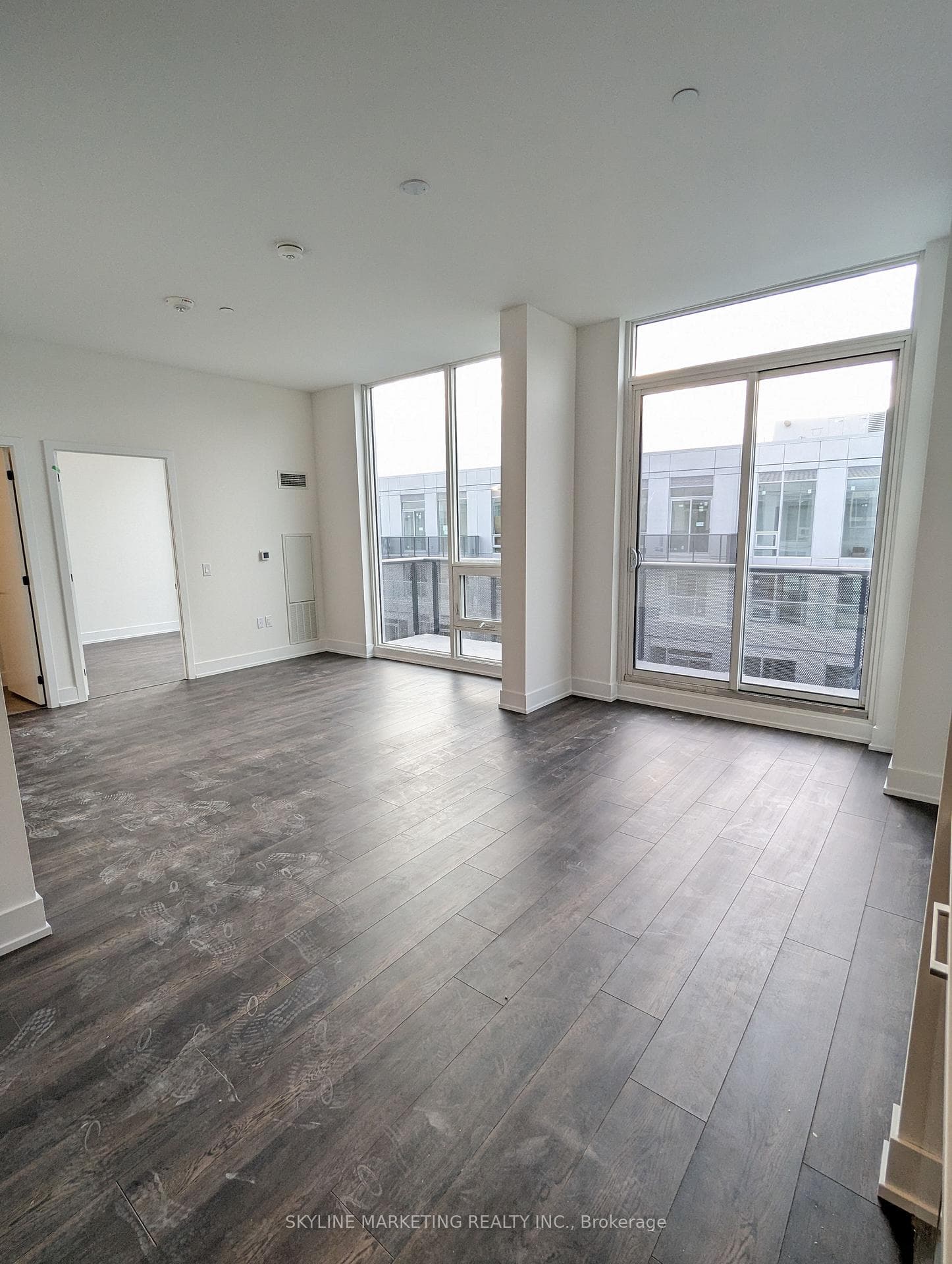 2450 Old Bronte Road Unit 816 photo 4