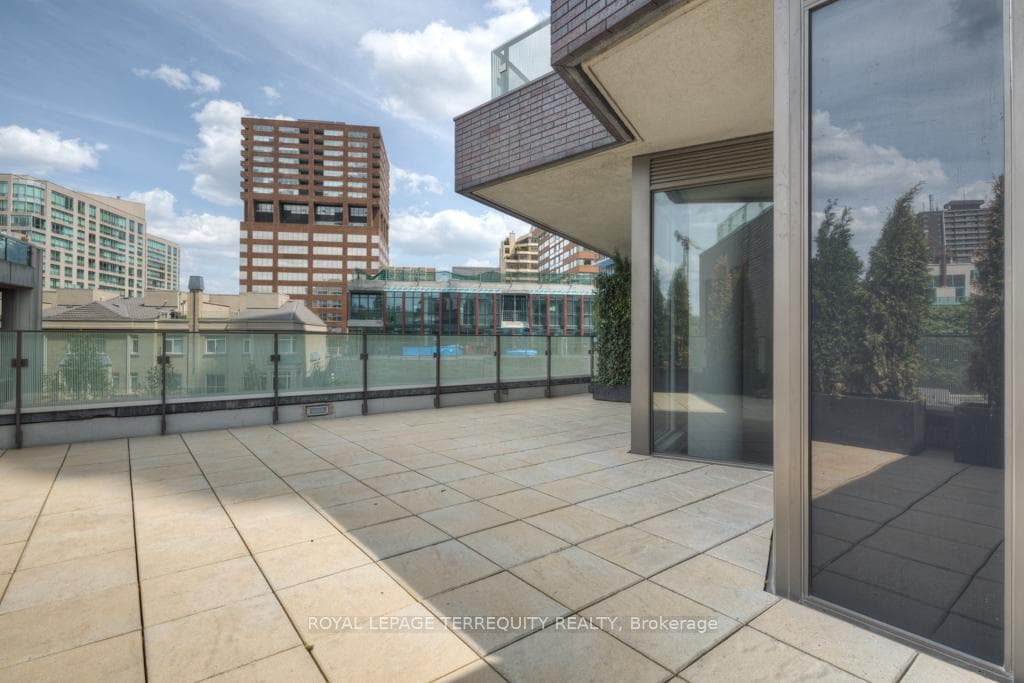 88 Davenport Road Unit 309 photo 29