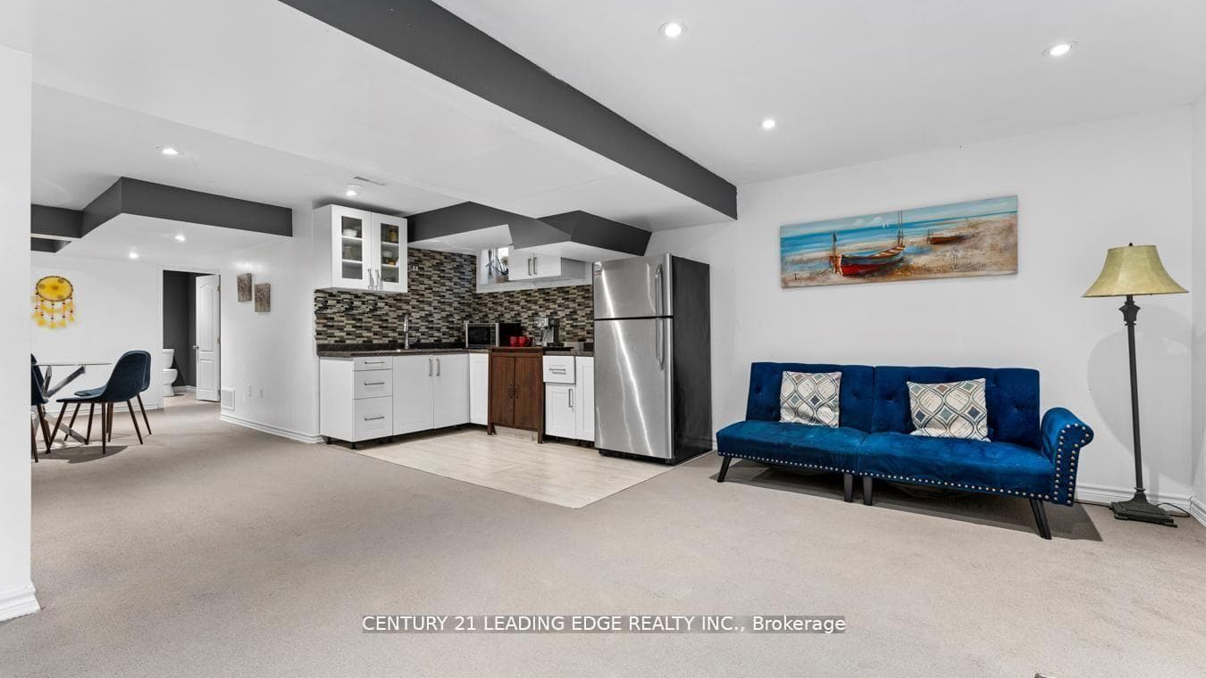 657 Brothers Crescent photo 40