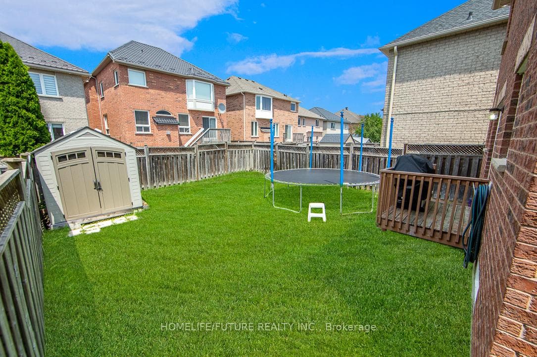 30 Canoe Crescent photo 17