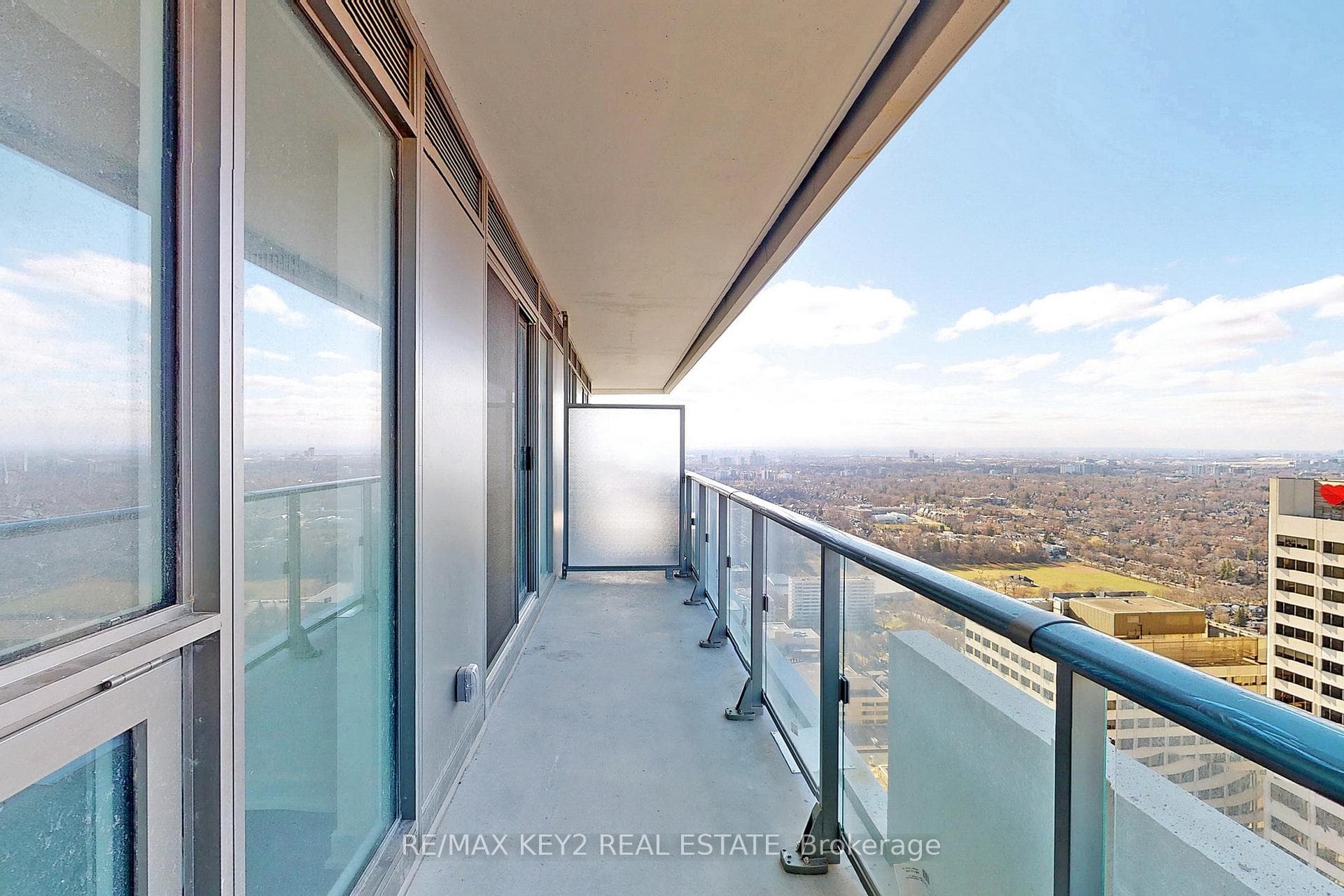 2221 Yonge Street Unit 4310 photo 17