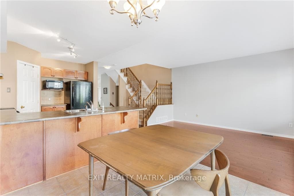 1119 BRASSEUR Crescent photo 17