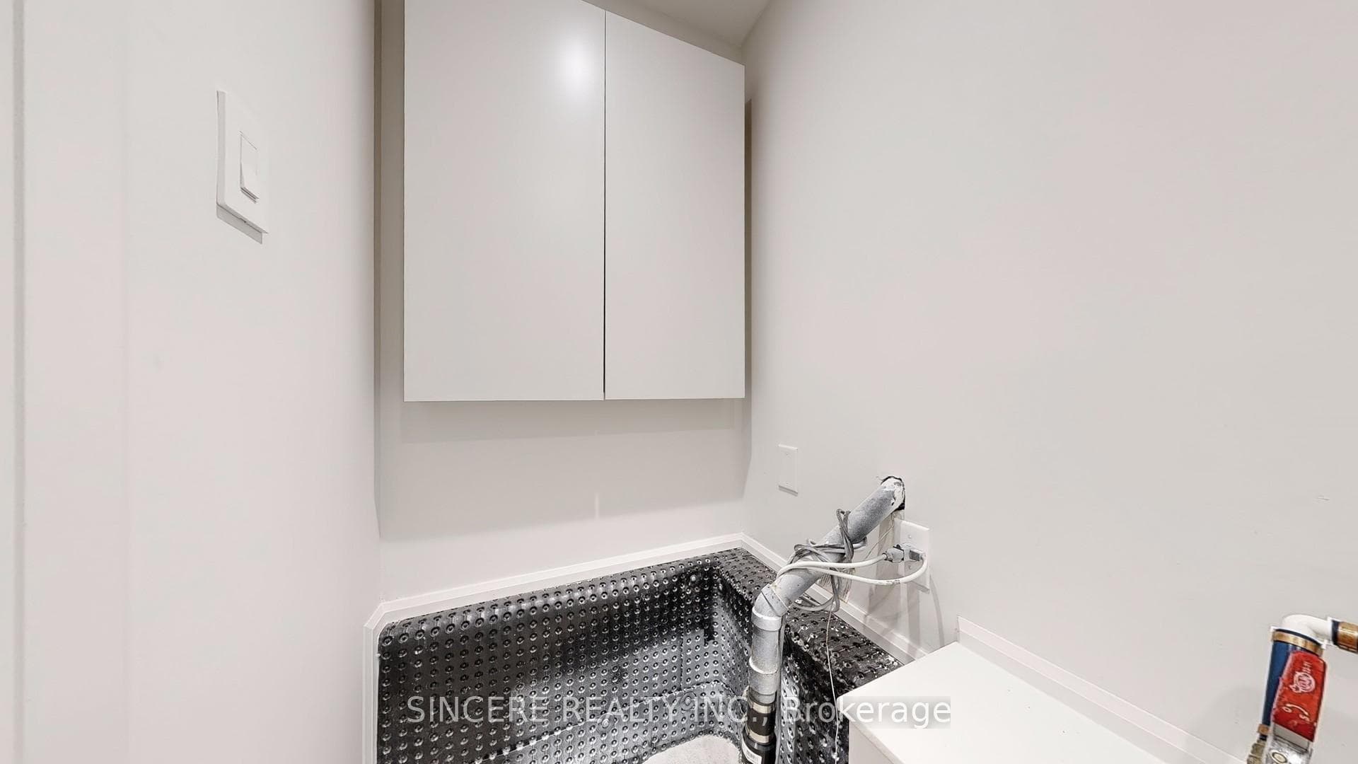 123 Lawrence Avenue photo 39