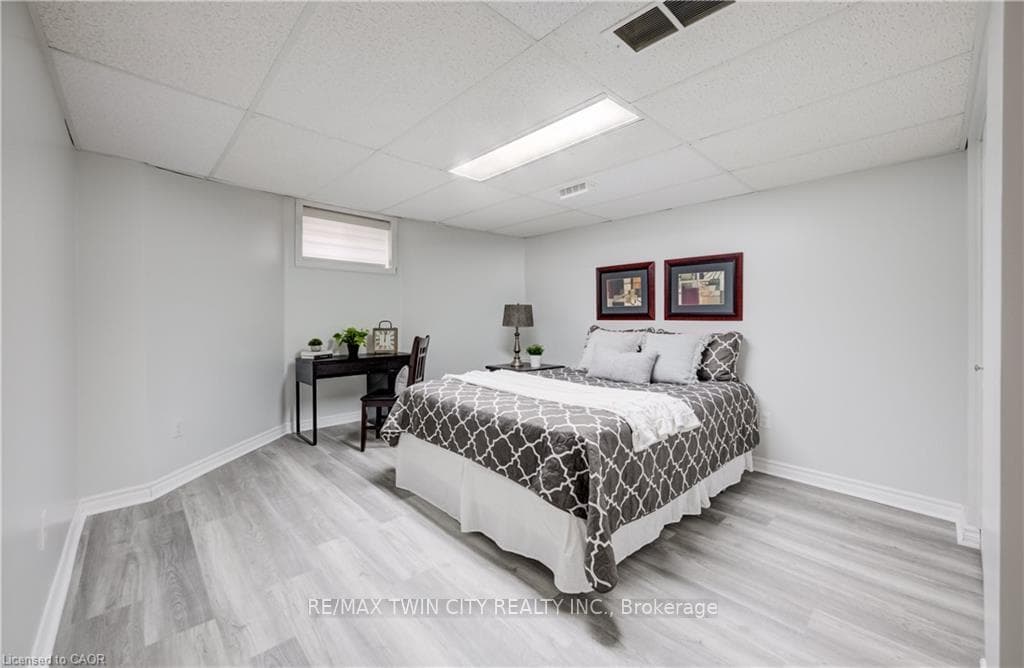 27 CHANDOS Drive photo 31