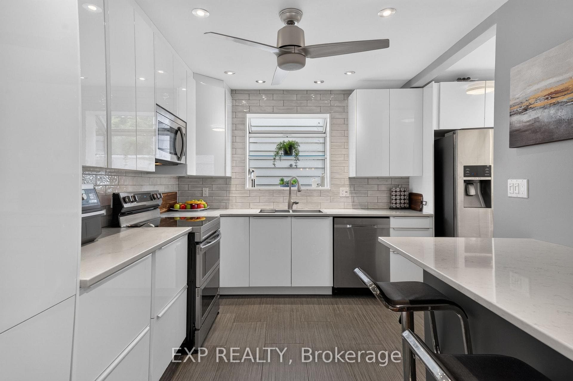 2490 Regina Street photo 9