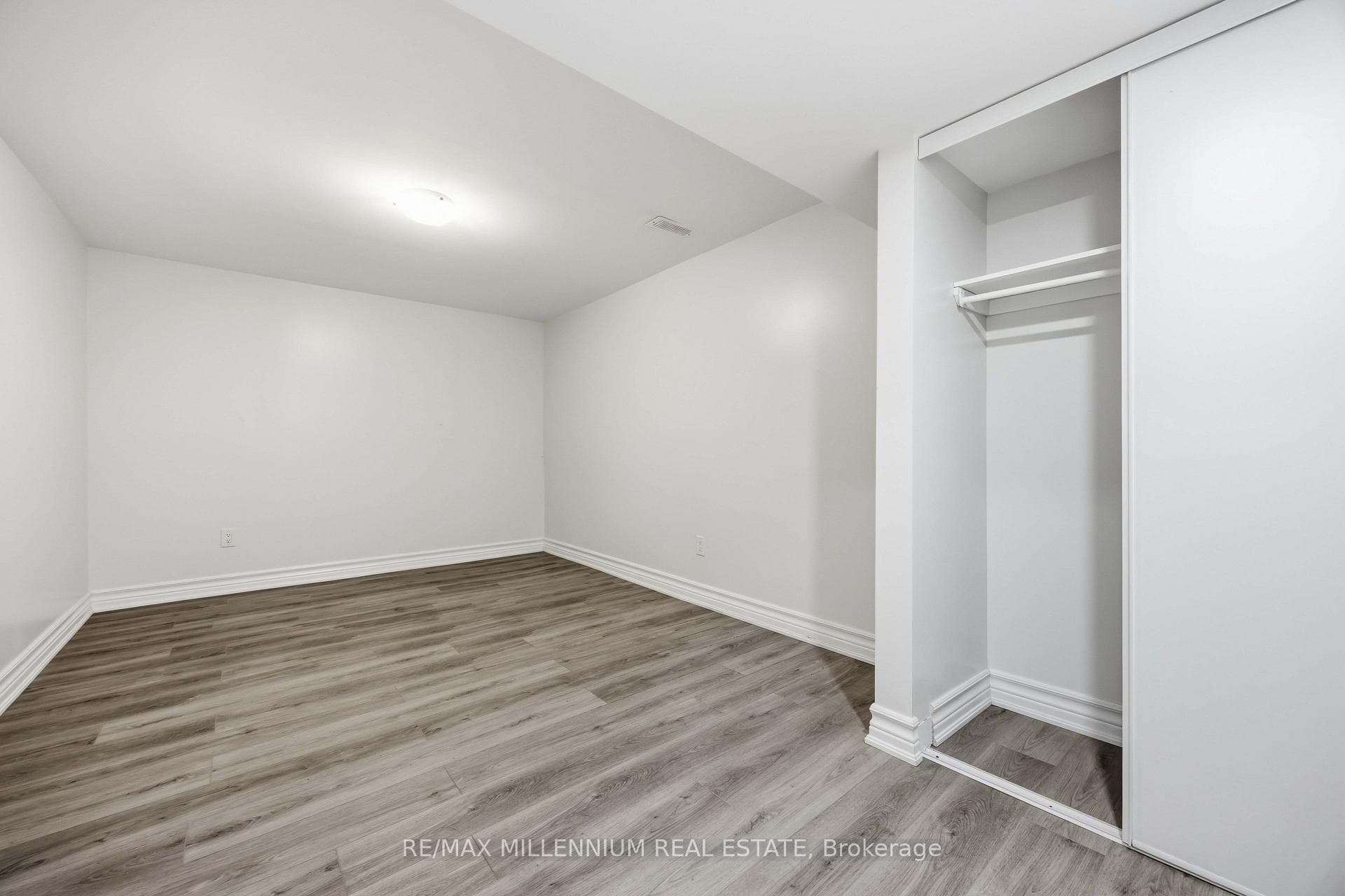 867 Wellington Street photo 25