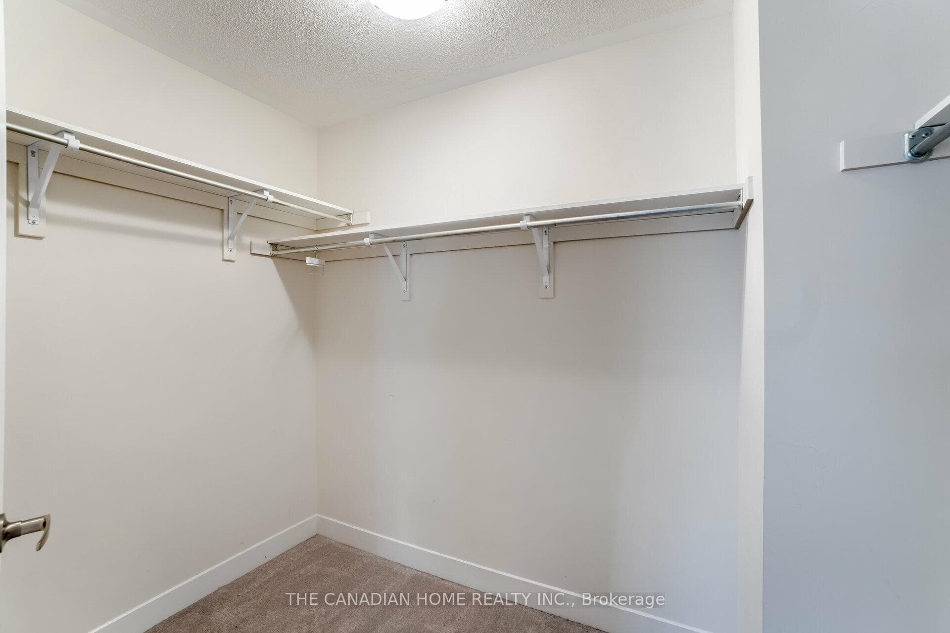 134 Vanier Street photo 23