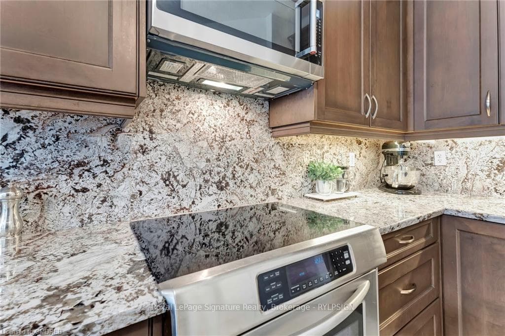 1146 COSTIGAN Road photo 12