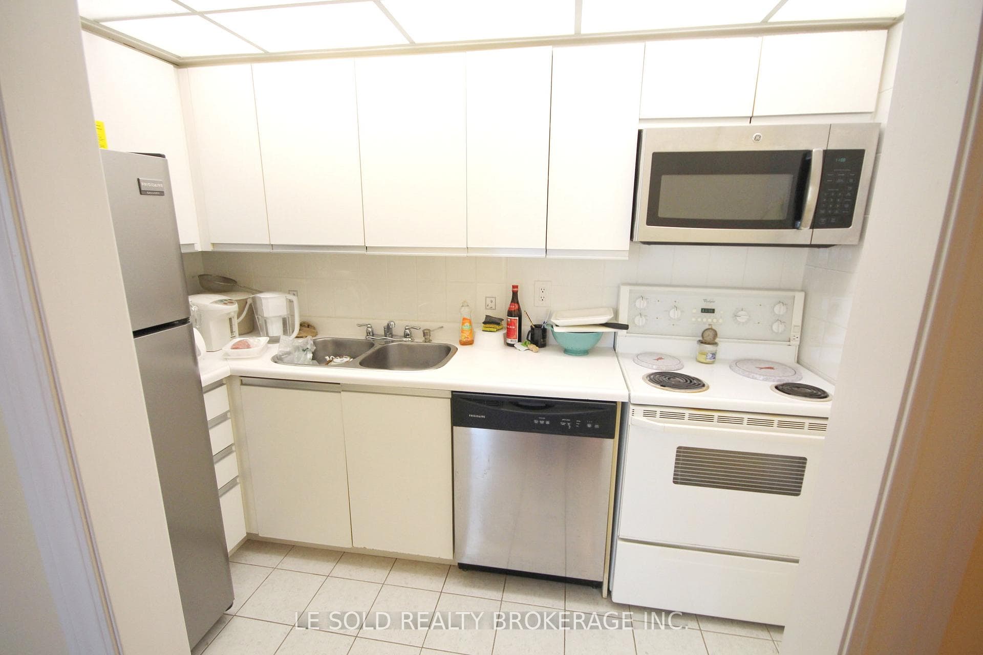 40 Scollard Street Unit 602 photo 5