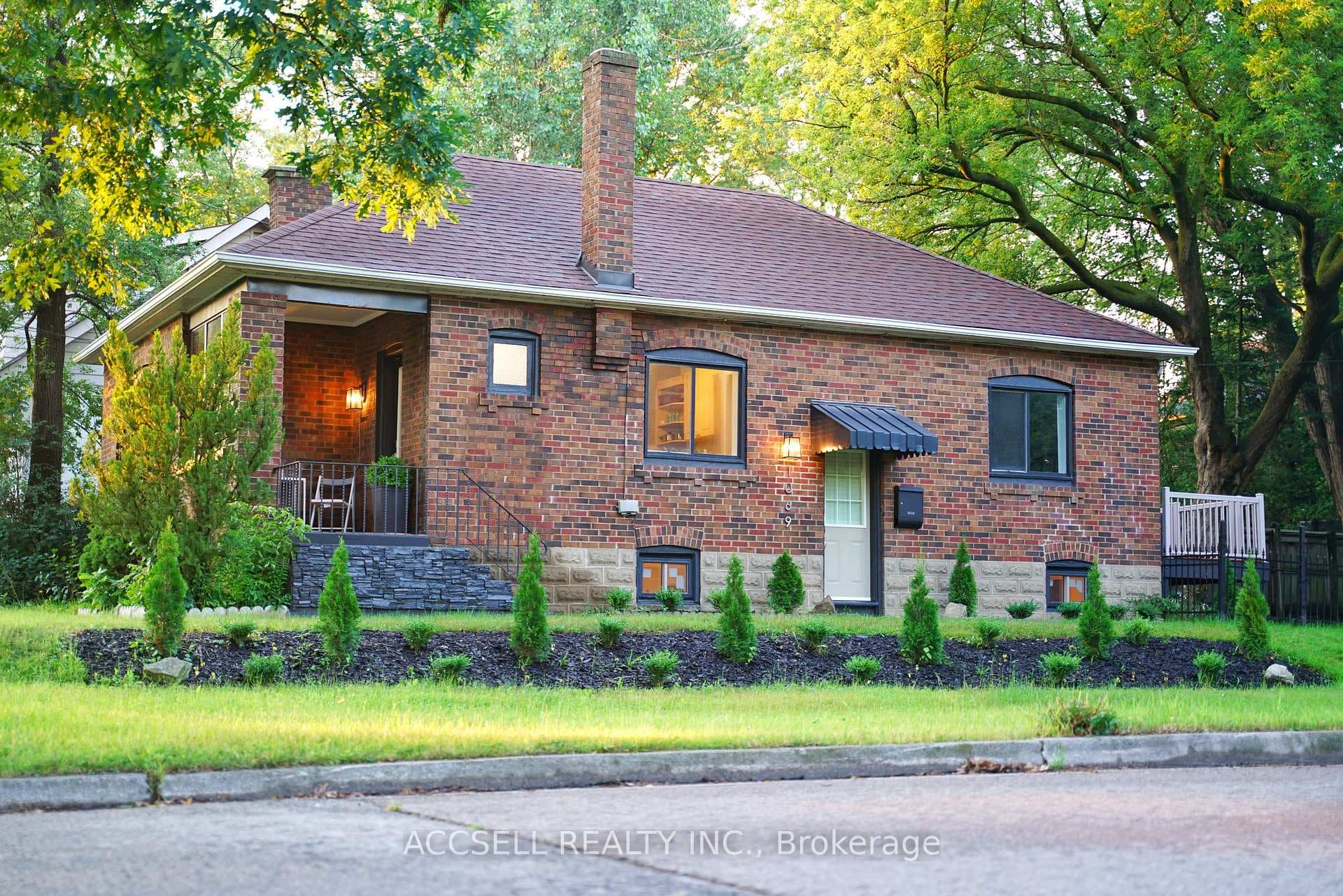 1069 Dixie Road photo 1