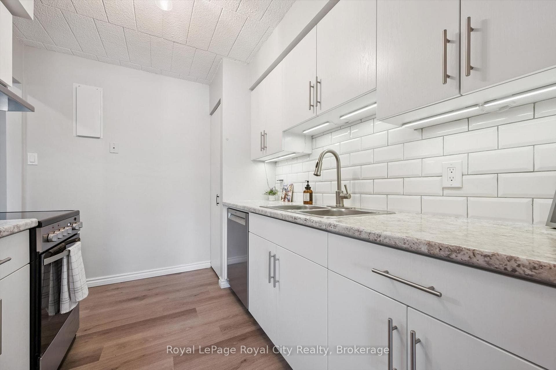 105 Conroy Crescent Unit 410 photo 19