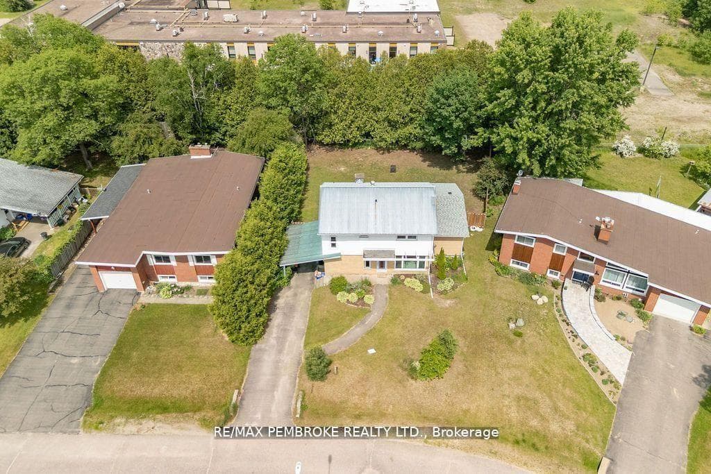 13 Highland Crescent photo 41