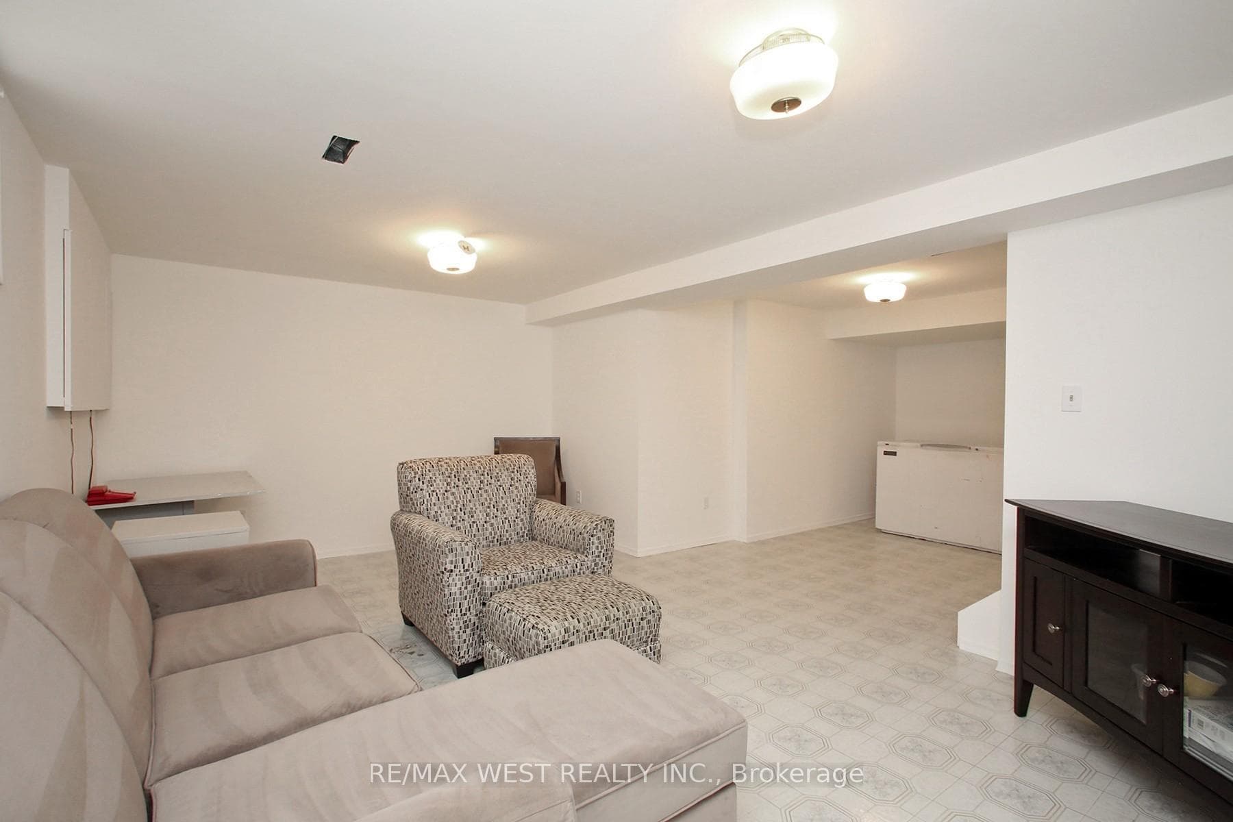 540 Louis Drive photo 32
