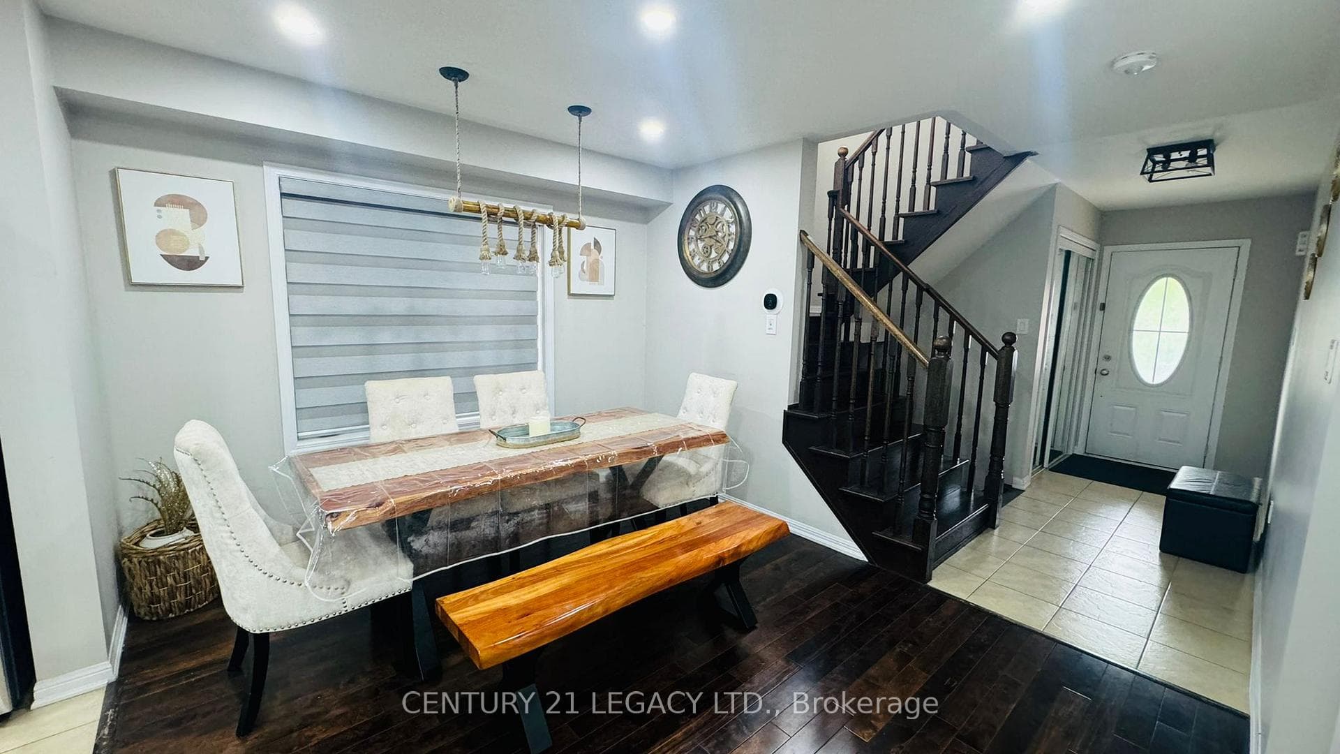 142 VANHORNE Close photo 3