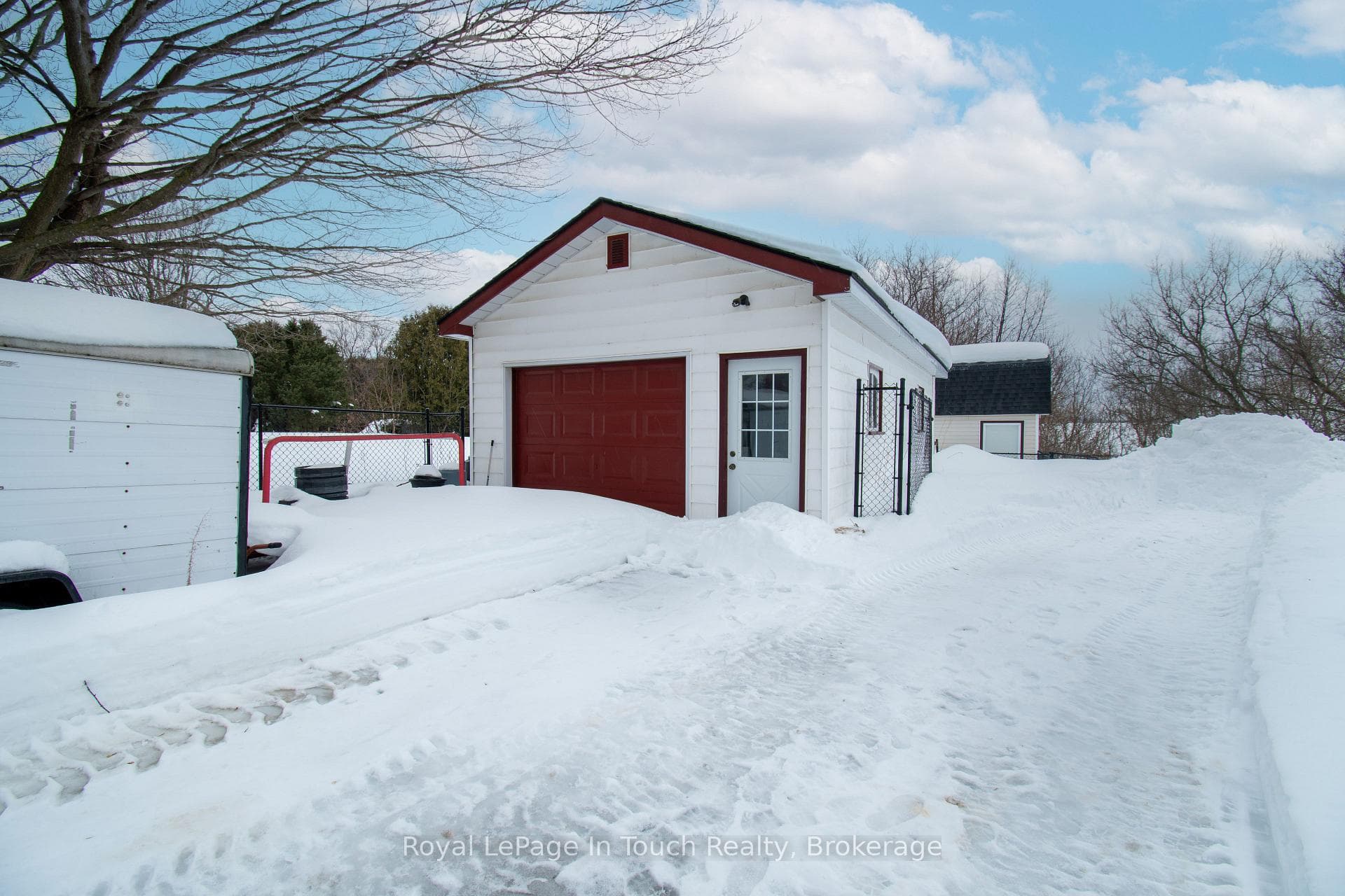 326 Lafontaine Road photo 5