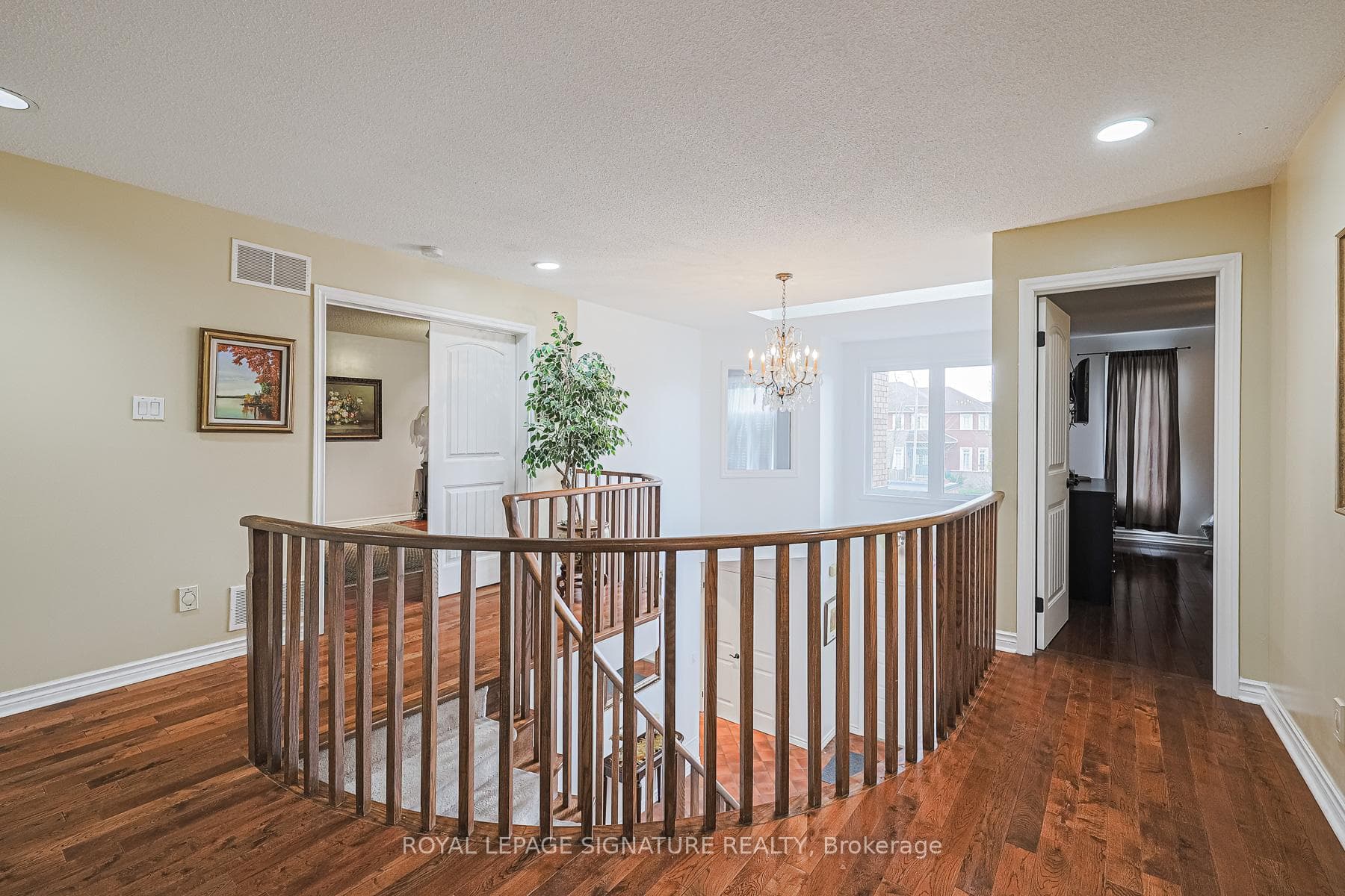 286 Green Lane photo 17