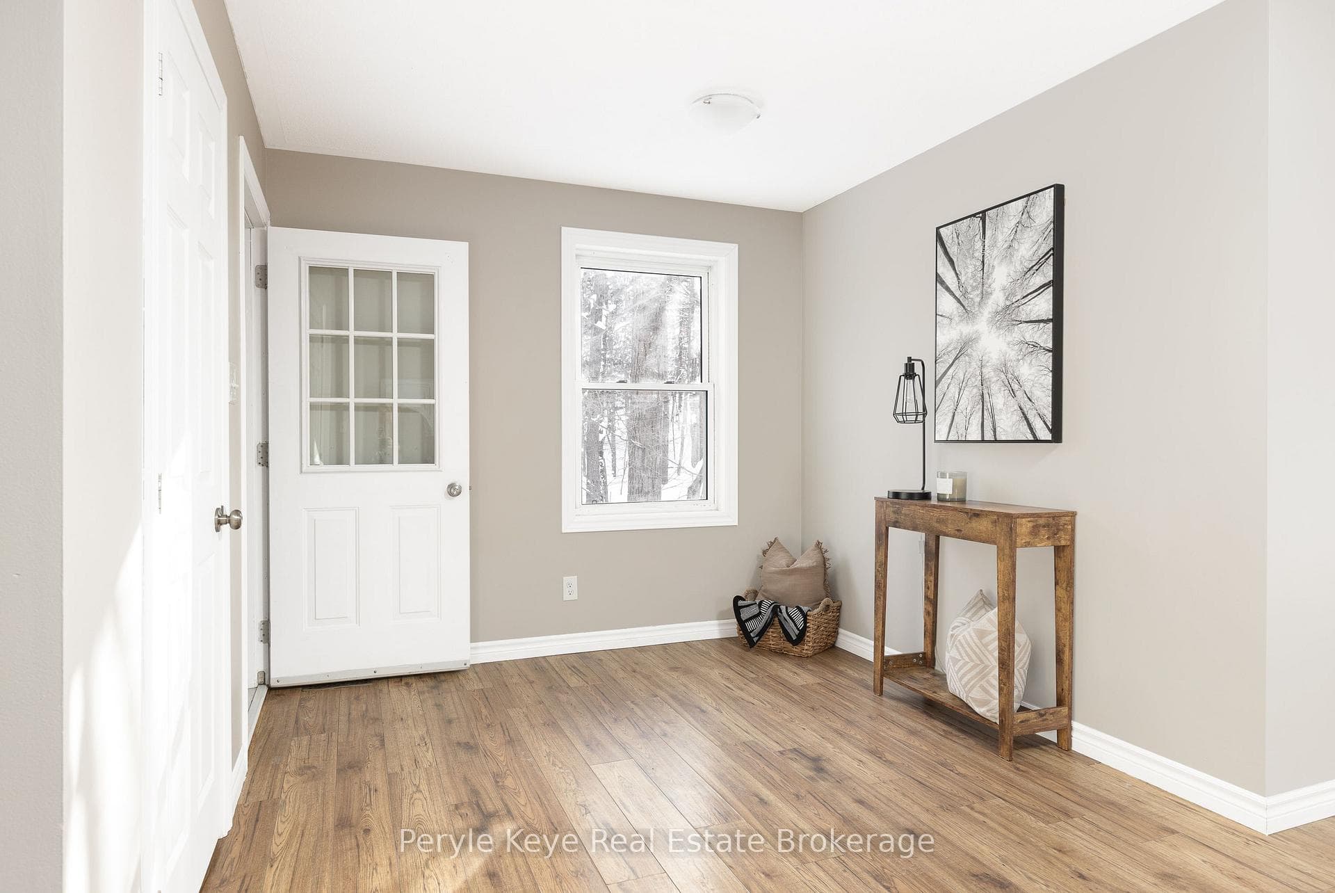 Upper entrance to 2nd floor living