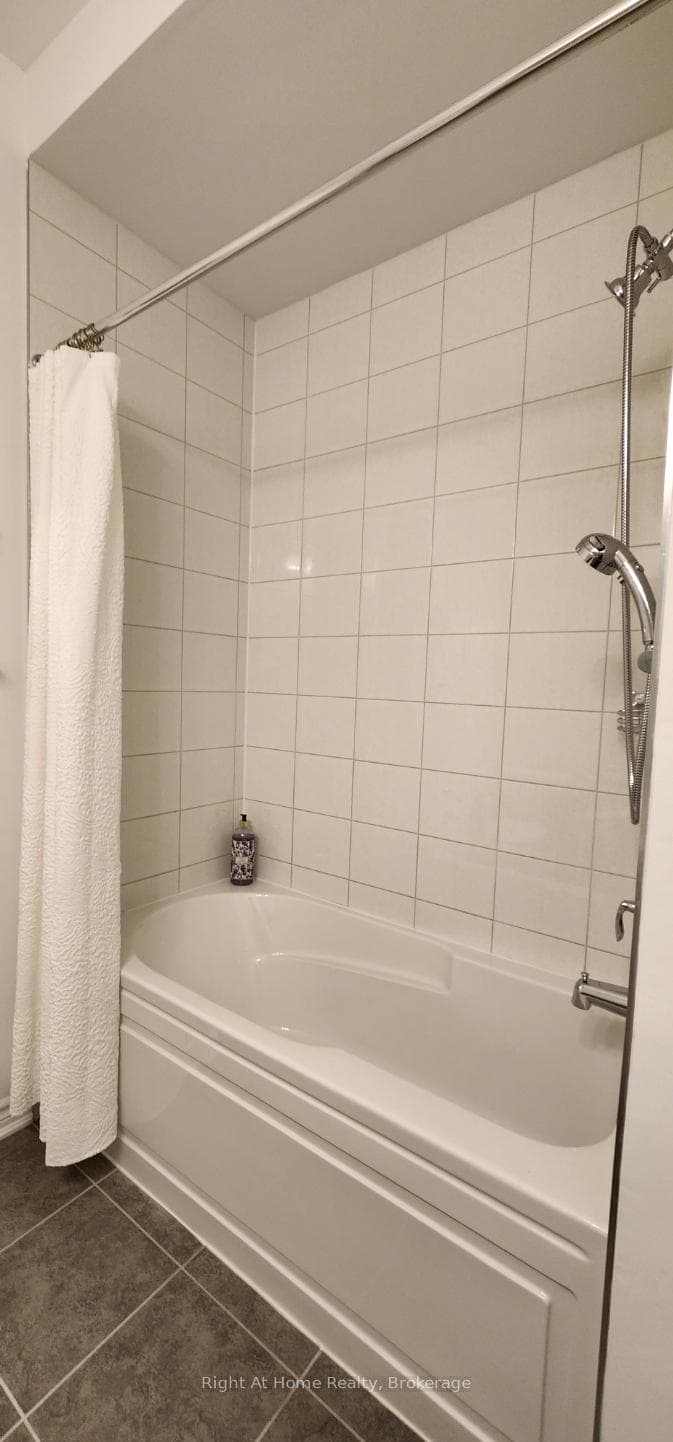 Main Bathroom with shower/ tub - 2nd Floor