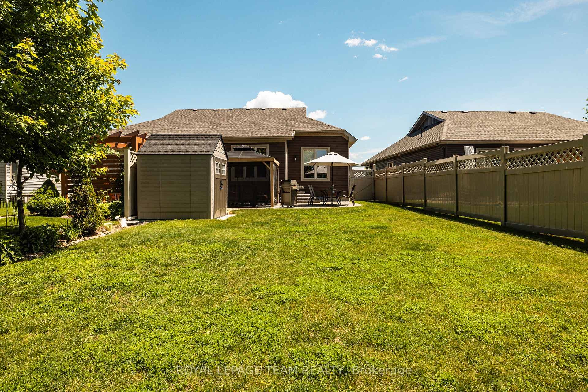 135 Tradewinds Crescent photo 38