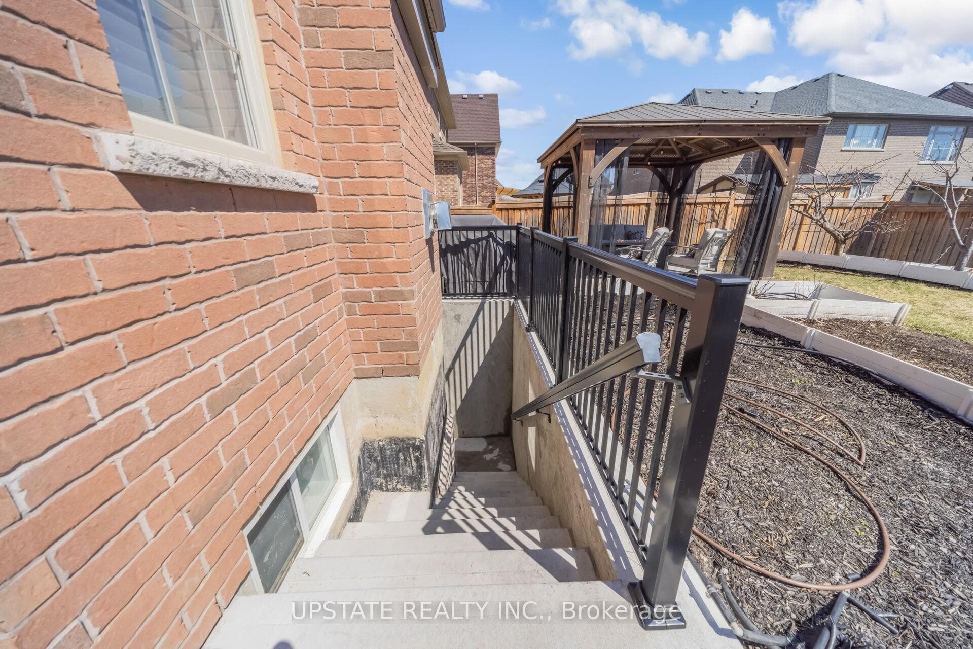 23 Spain Crescent photo 46