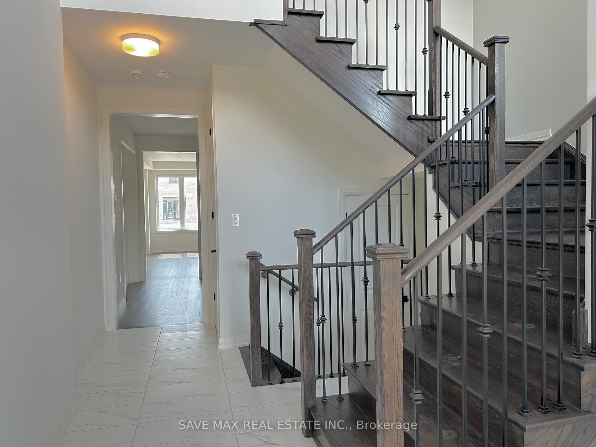58 Sandhill Crescent photo 1