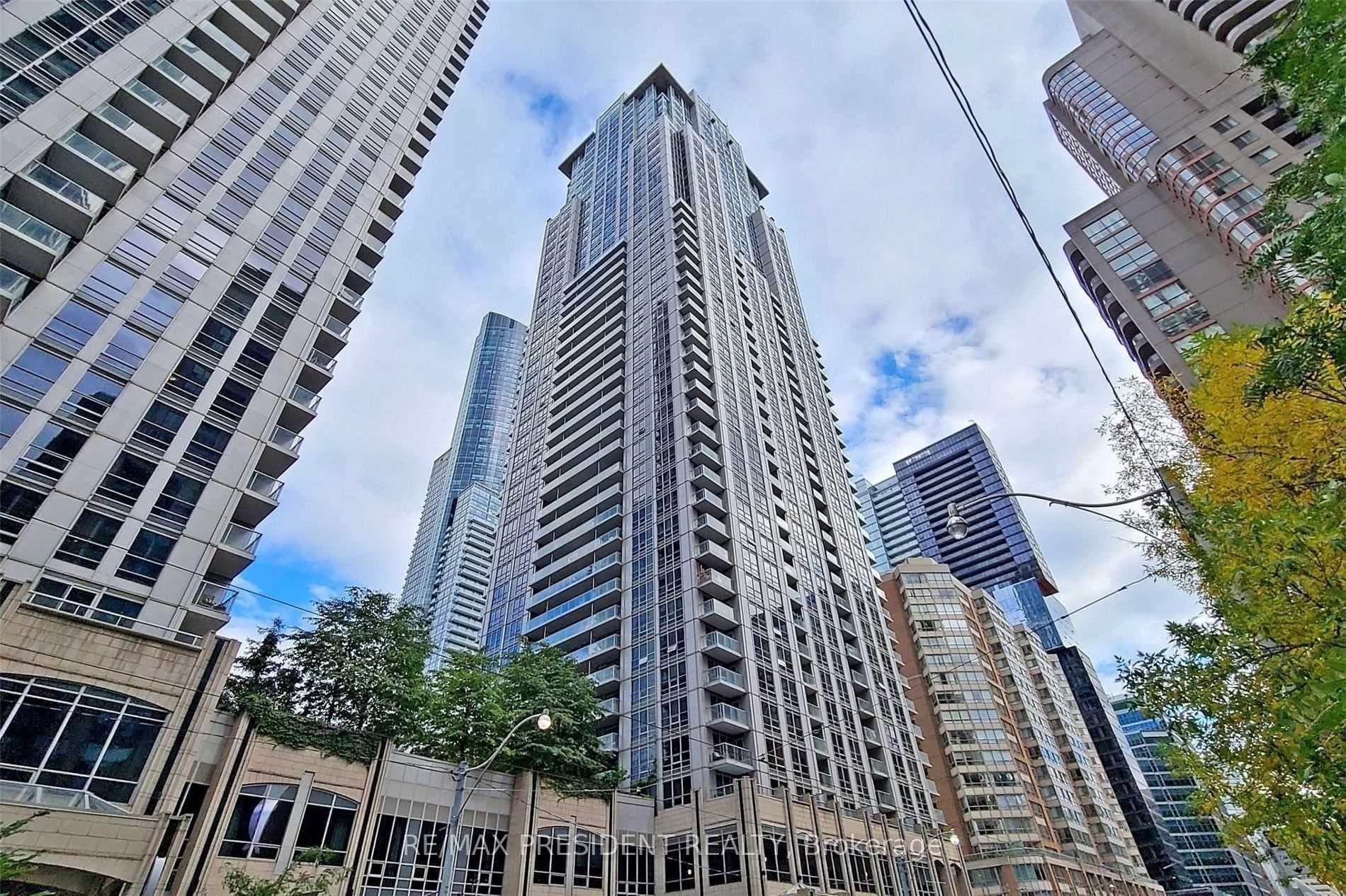 761 Bay Street Unit 2213 photo 2